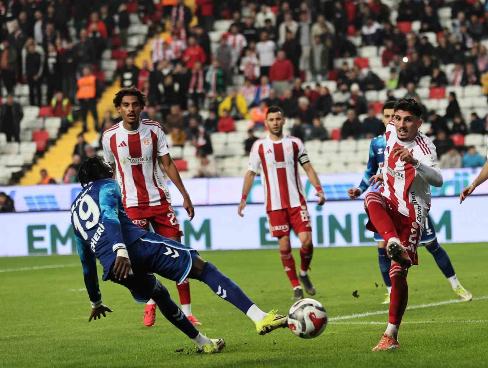 Trendyol Süper Lig: Antalyaspor: 3 - Samsunspor: 1 (Maç sonucu)
