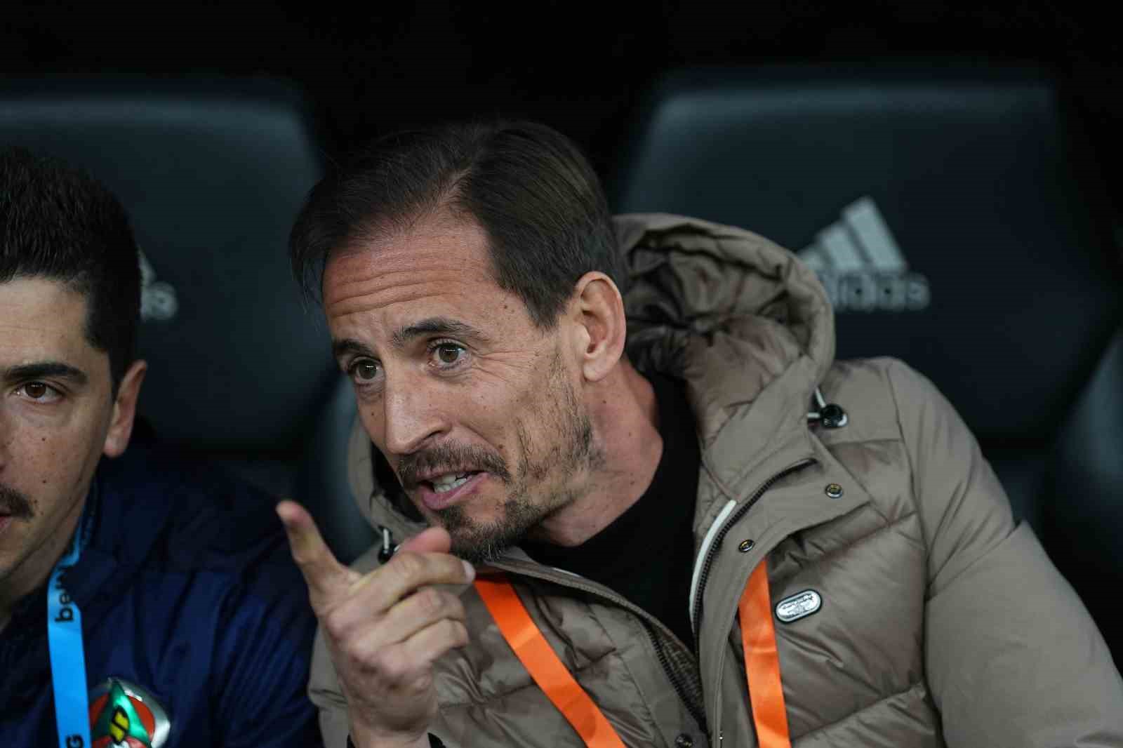 Trendyol Süper Lig: Beşiktaş: 0 - Corendon Alanyaspor: 1 (Maç devam ediyor)
