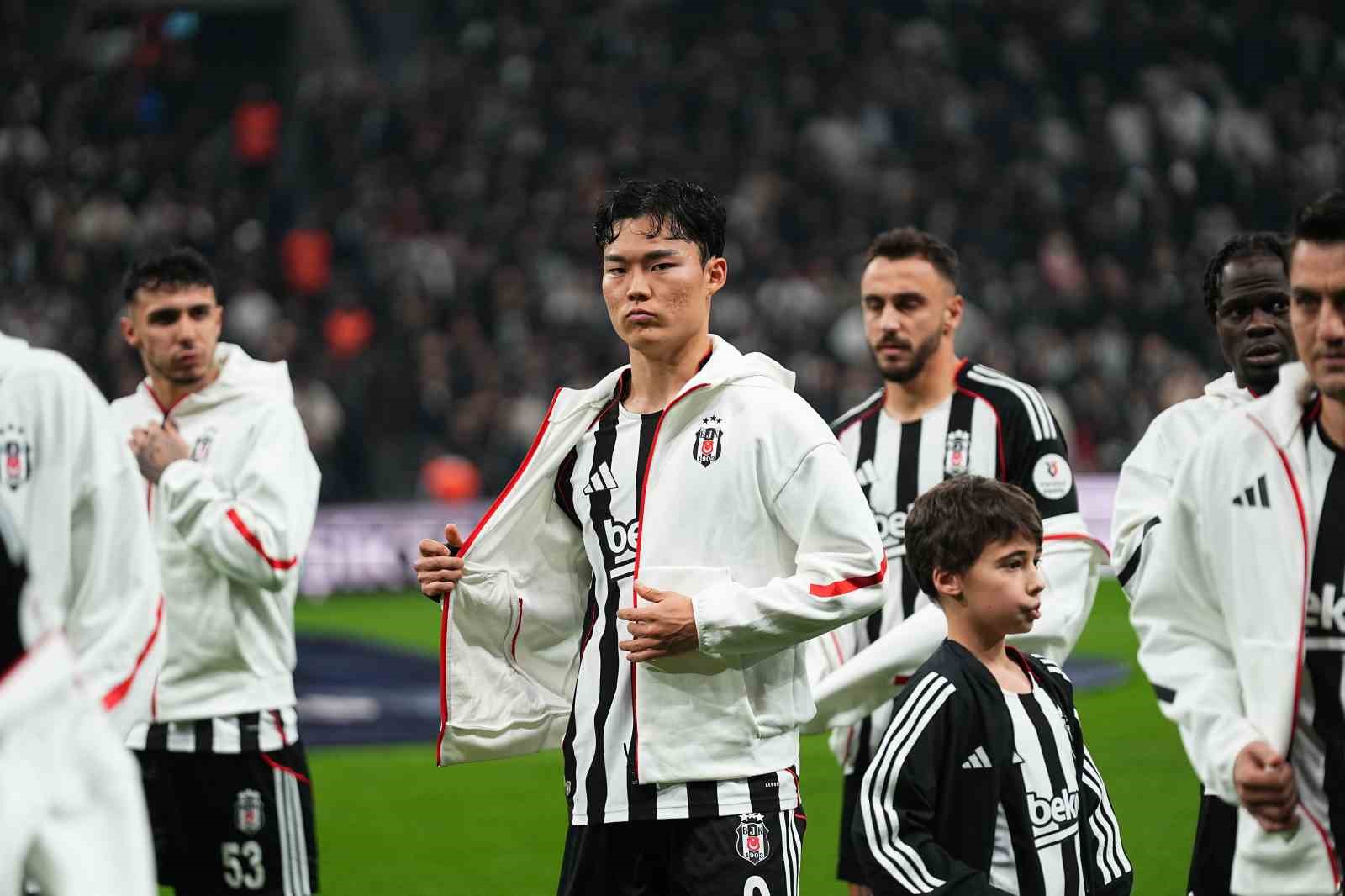 Trendyol Süper Lig: Beşiktaş: 0 - Corendon Alanyaspor: 1 (Maç devam ediyor)
