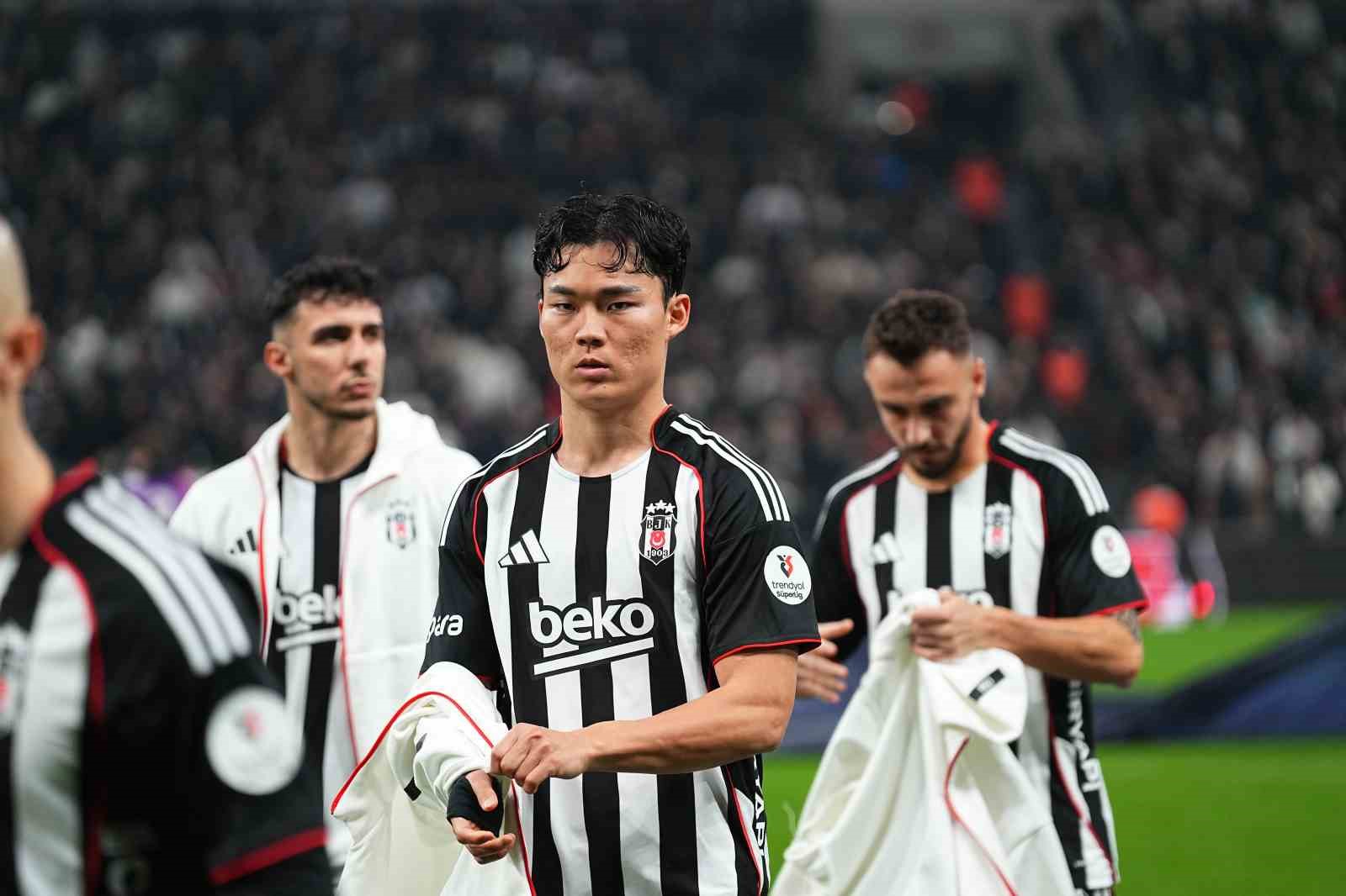 Trendyol Süper Lig: Beşiktaş: 0 - Corendon Alanyaspor: 1 (Maç devam ediyor)
