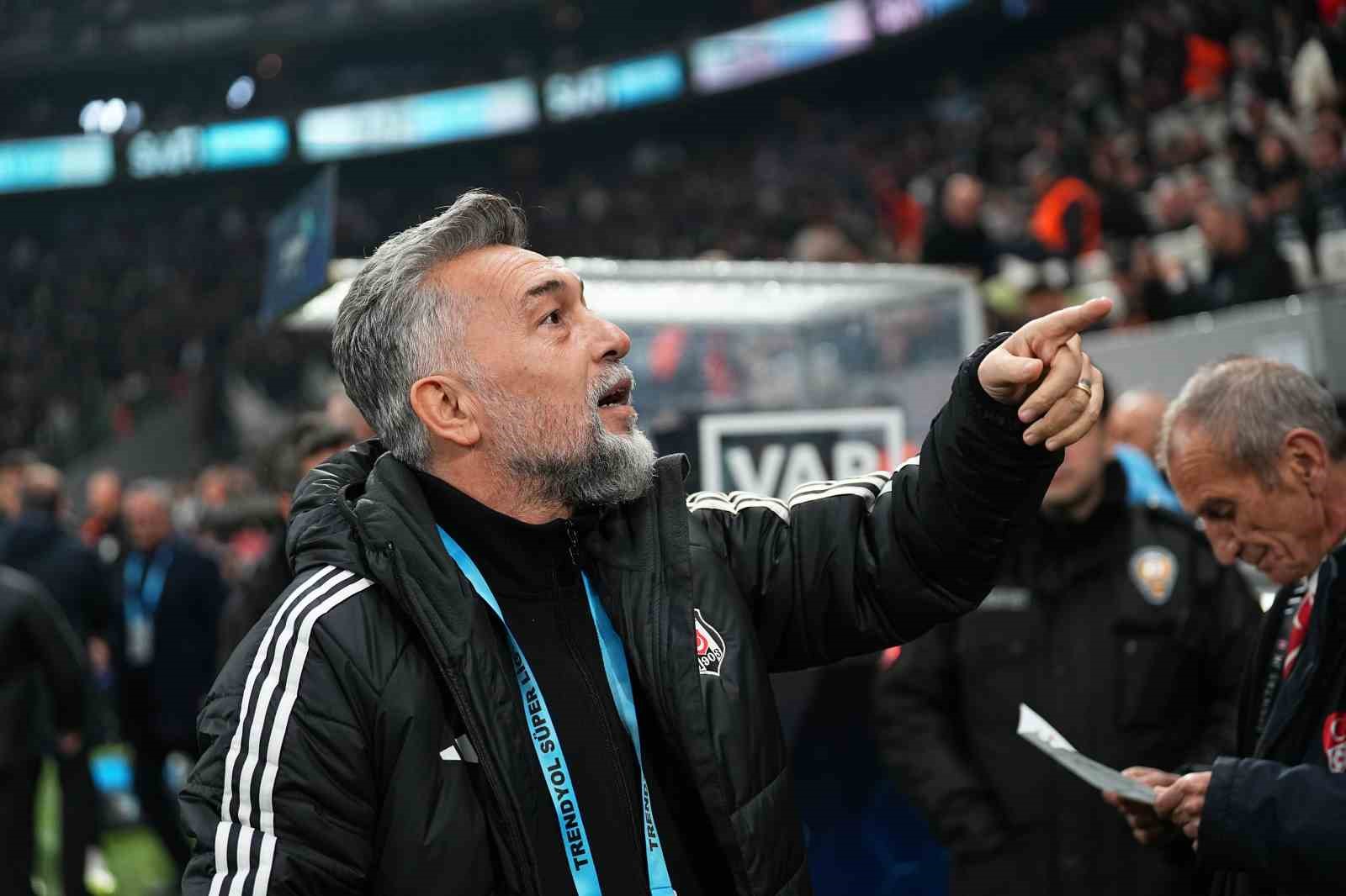 Trendyol Süper Lig: Beşiktaş: 0 - Corendon Alanyaspor: 1 (Maç devam ediyor)
