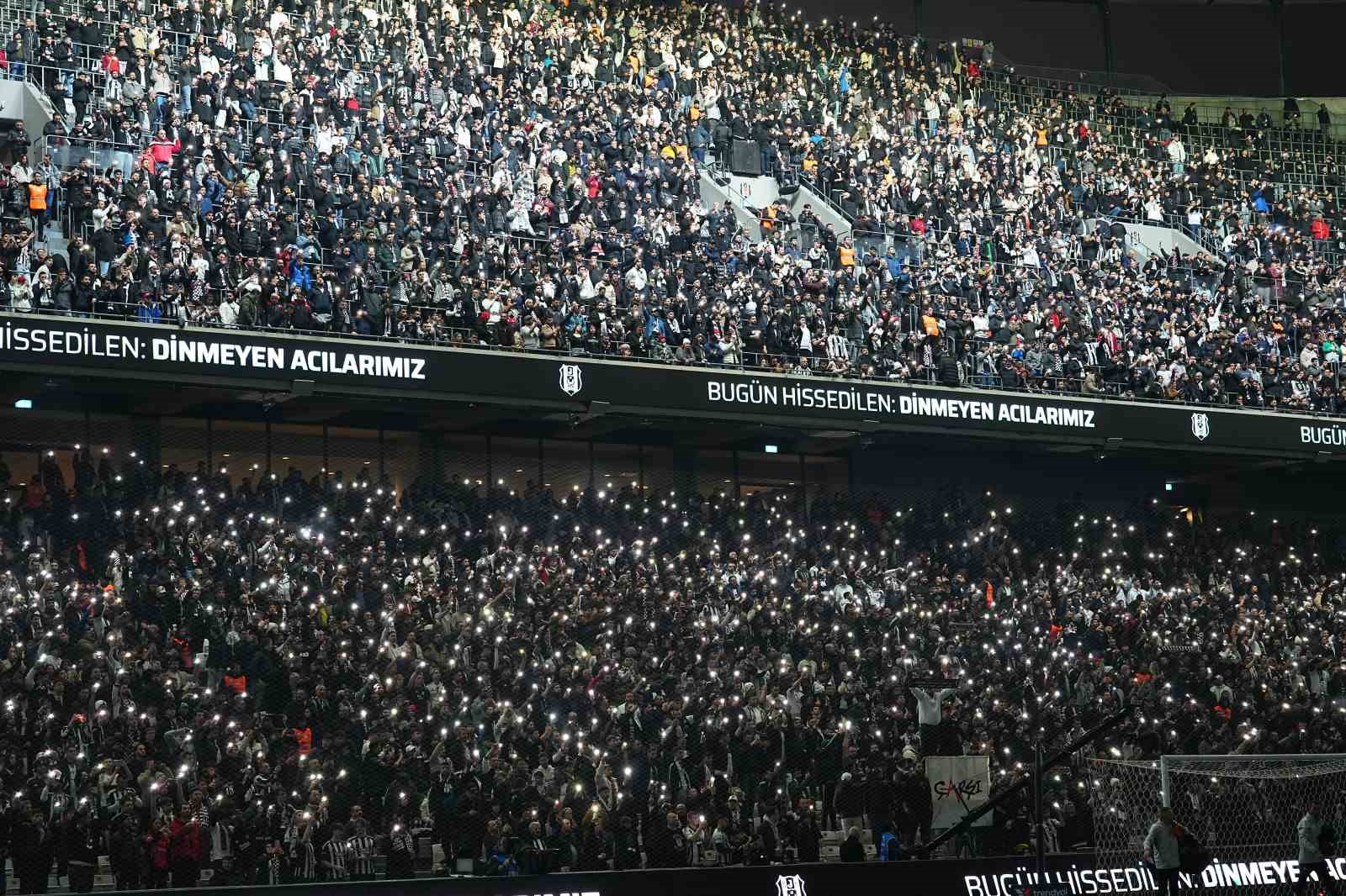 Trendyol Süper Lig: Beşiktaş: 0 - Corendon Alanyaspor: 1 (Maç devam ediyor)
