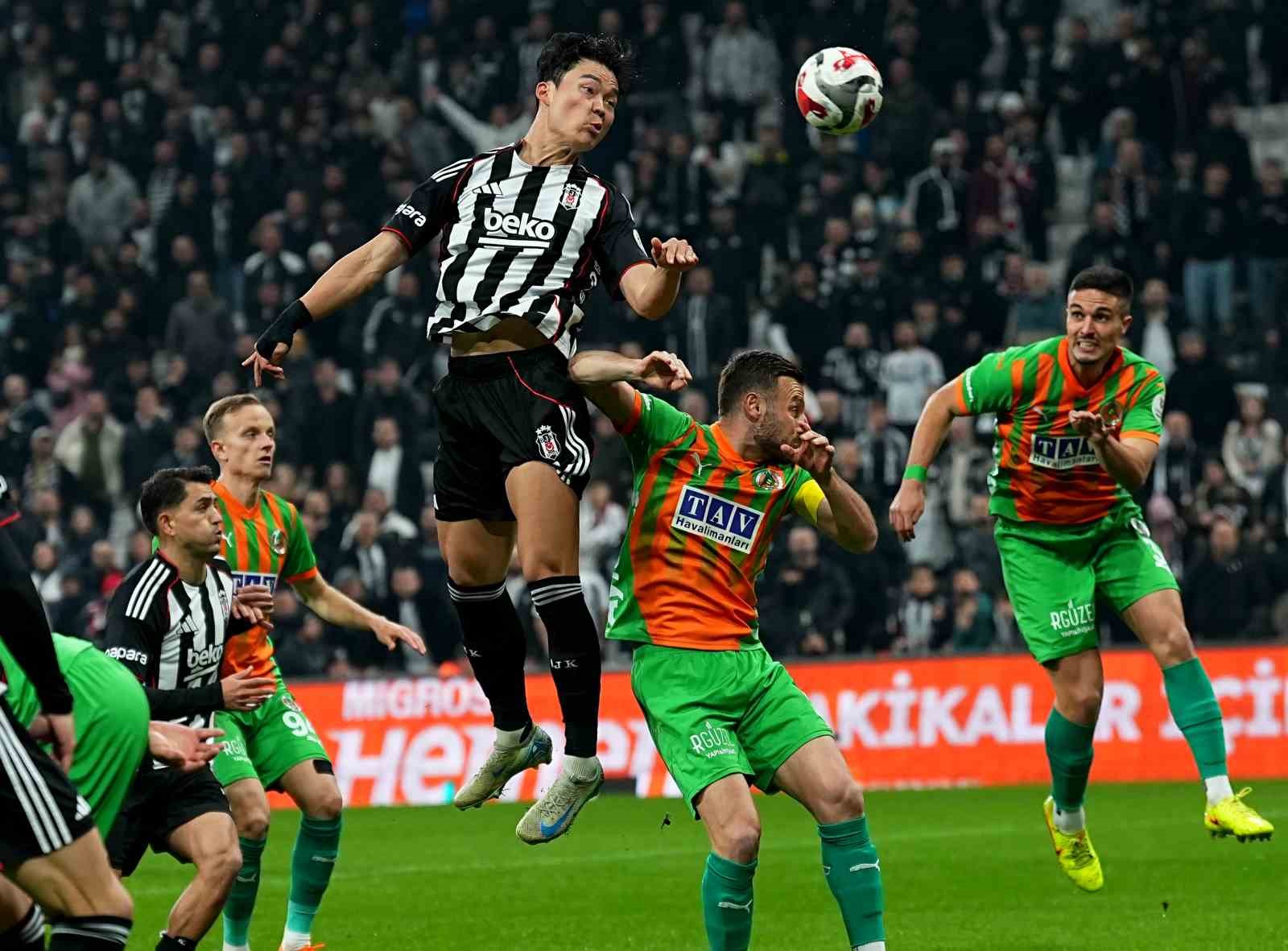 Trendyol Süper Lig: Beşiktaş: 0 - Corendon Alanyaspor: 1 (Maç devam ediyor)
