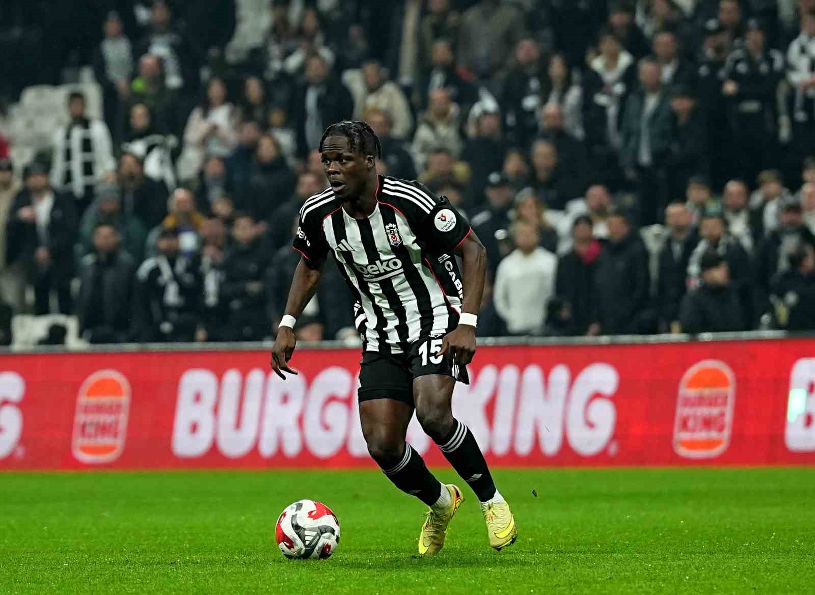 Trendyol Süper Lig: Beşiktaş: 0 - Corendon Alanyaspor: 1 (Maç devam ediyor)
