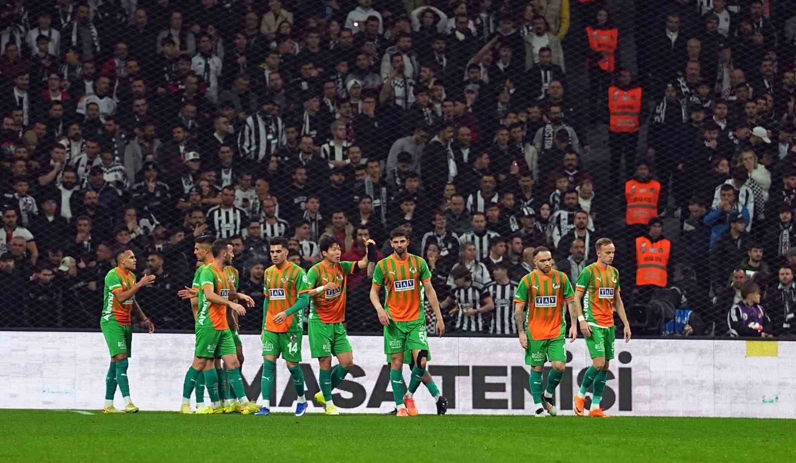 Trendyol Süper Lig: Beşiktaş: 0 - Corendon Alanyaspor: 1 (Maç devam ediyor)
