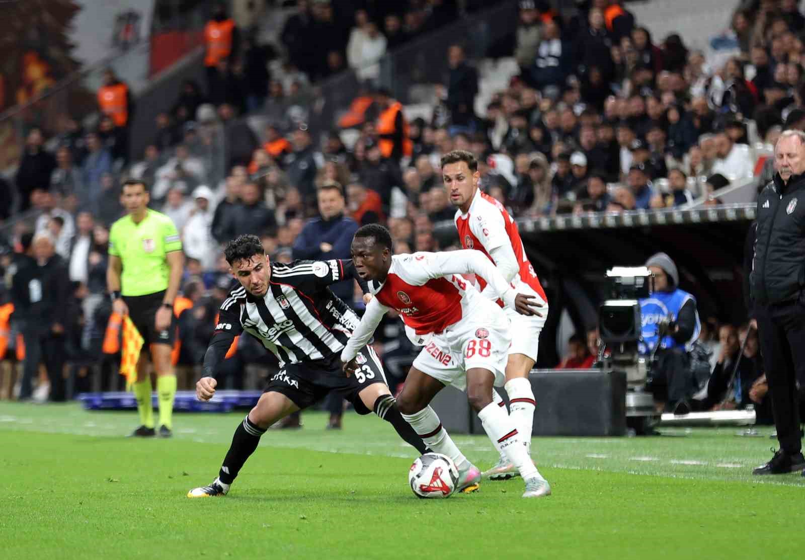 Trendyol Süper Lig: Beşiktaş: 0 - Fatih Karagümrük: 0 (İlk yarı)
