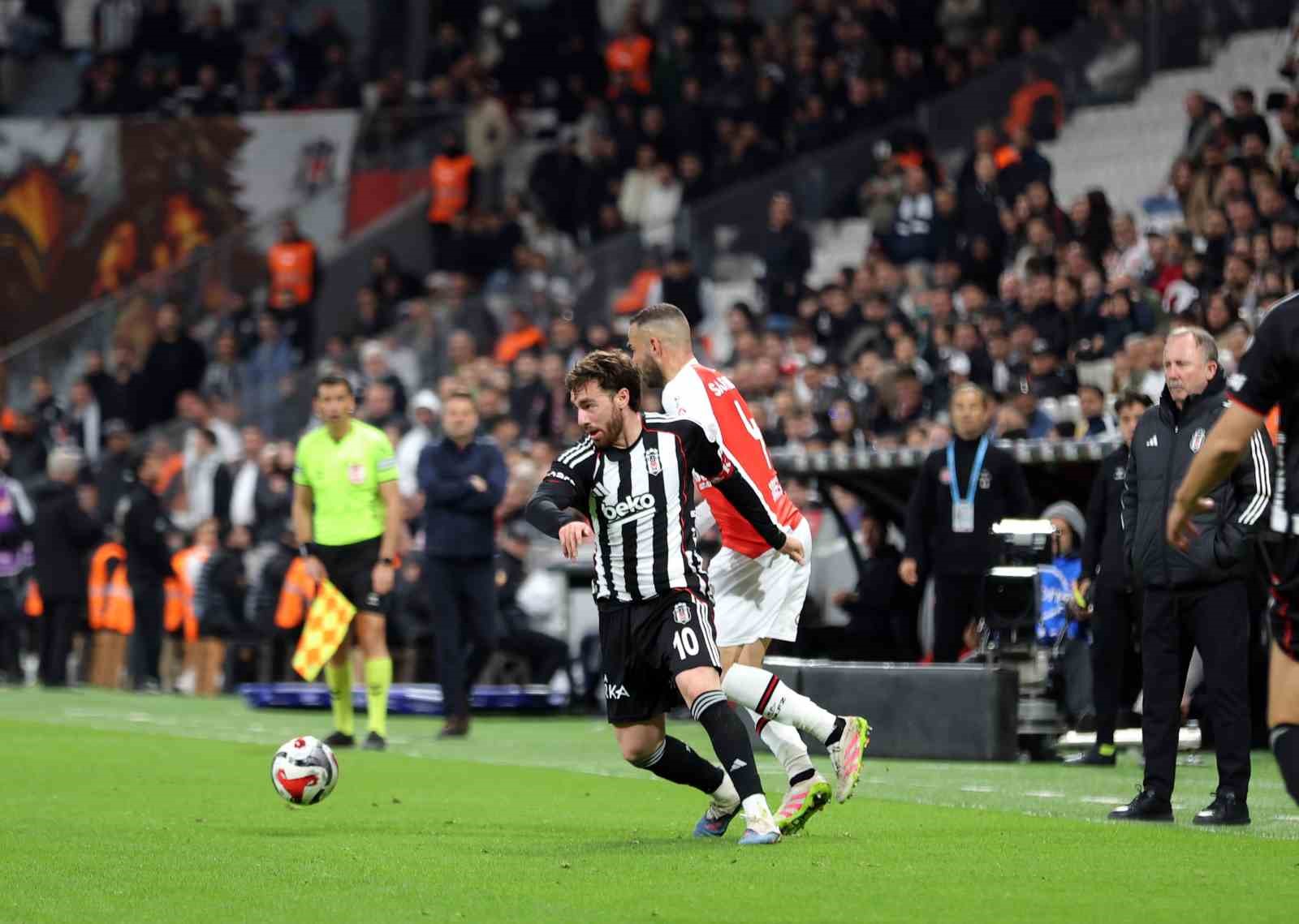 Trendyol Süper Lig: Beşiktaş: 0 - Fatih Karagümrük: 0 (İlk yarı)
