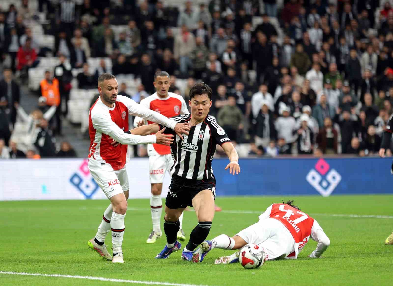 Trendyol Süper Lig: Beşiktaş: 0 - Fatih Karagümrük: 0 (İlk yarı)
