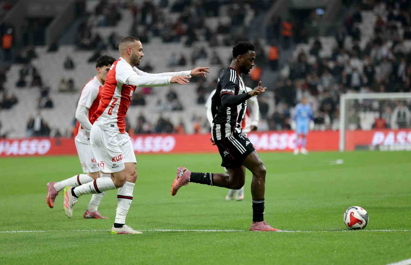 Trendyol Süper Lig: Beşiktaş: 0 - Fatih Karagümrük: 0 (İlk yarı)
