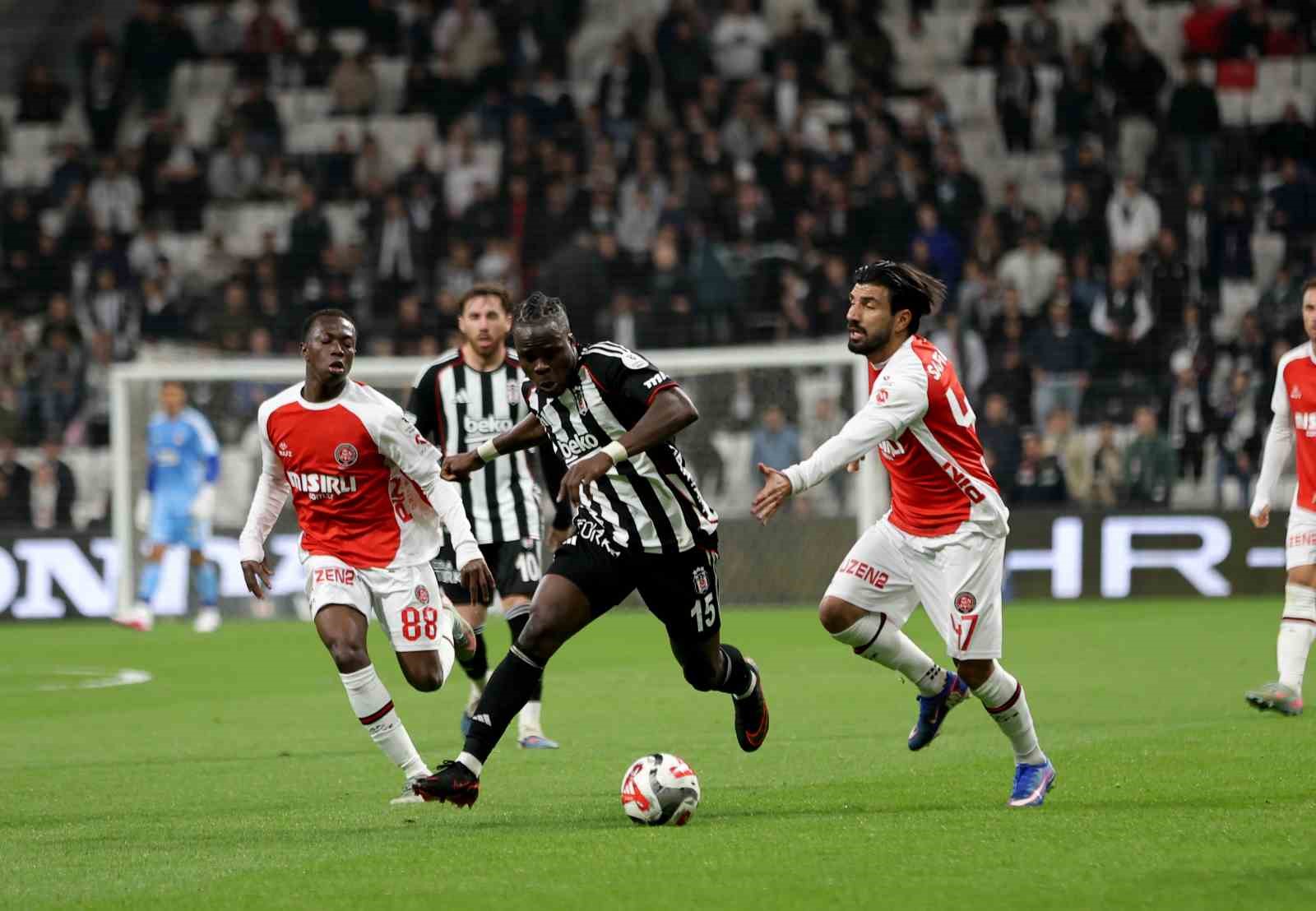 Trendyol Süper Lig: Beşiktaş: 0 - Fatih Karagümrük: 0 (İlk yarı)
