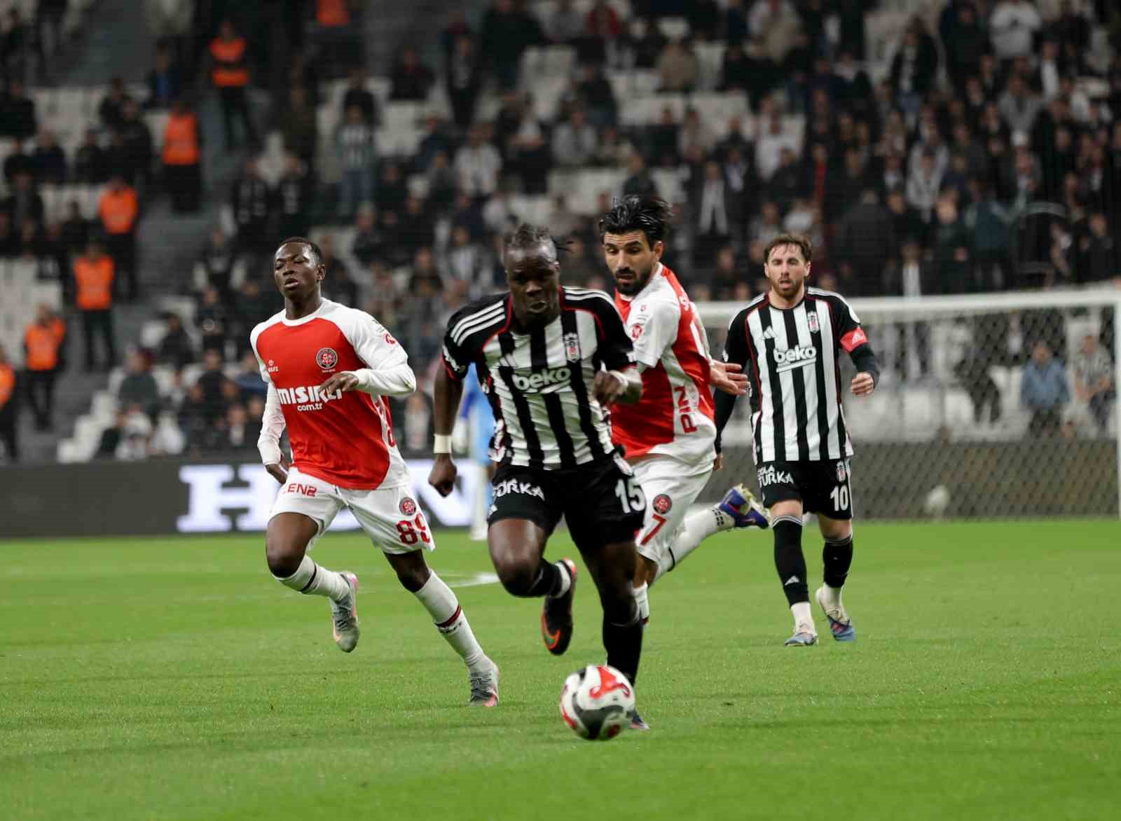 Trendyol Süper Lig: Beşiktaş: 0 - Fatih Karagümrük: 0 (İlk yarı)
