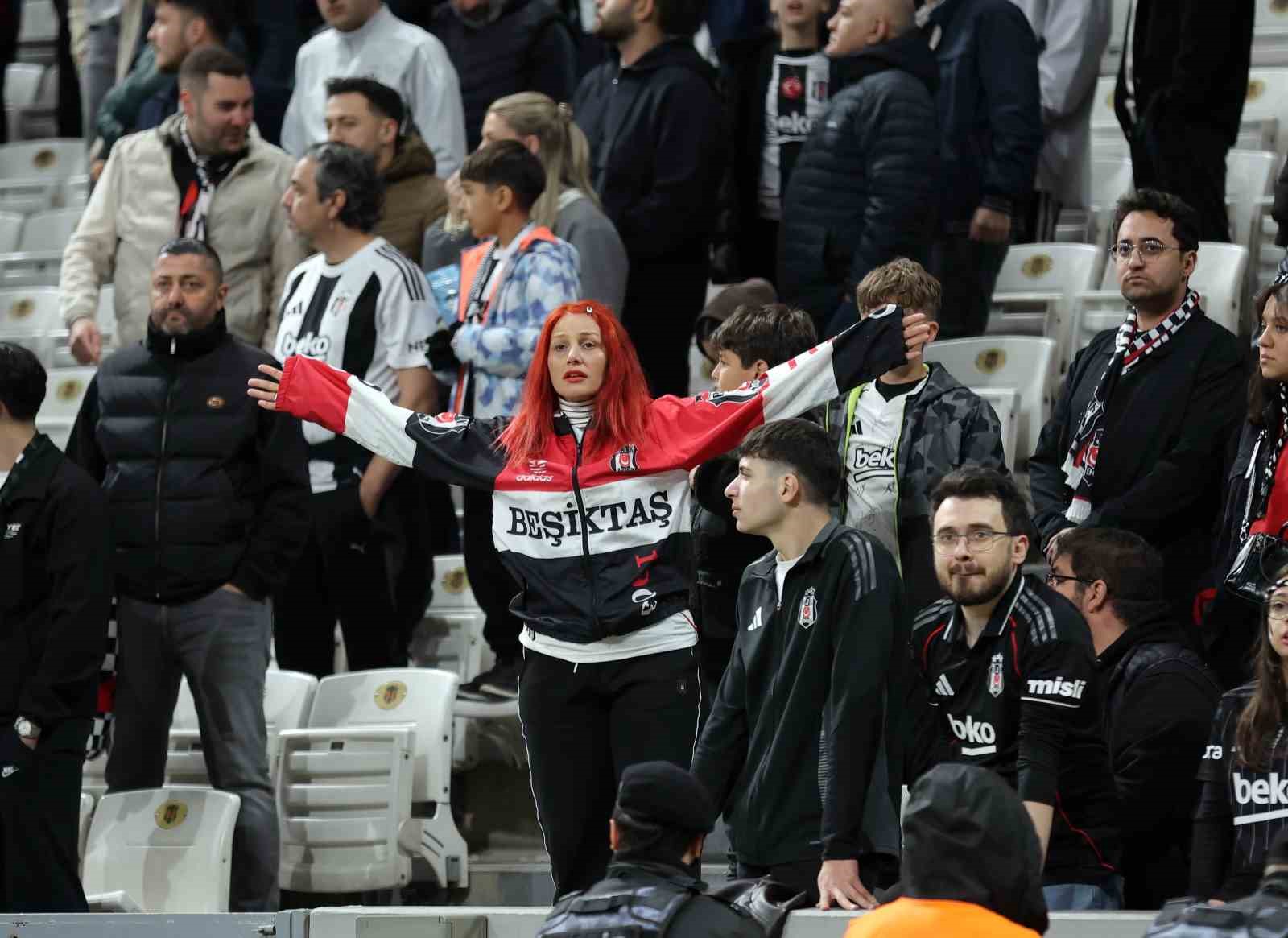 Trendyol Süper Lig: Beşiktaş: 0 - Fatih Karagümrük: 0 (İlk yarı)
