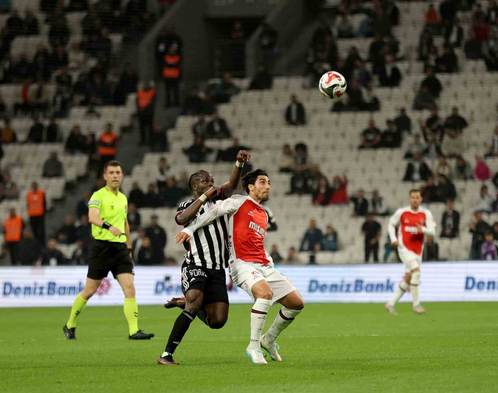 Trendyol Süper Lig: Beşiktaş: 0 - Fatih Karagümrük: 0 (İlk yarı)
