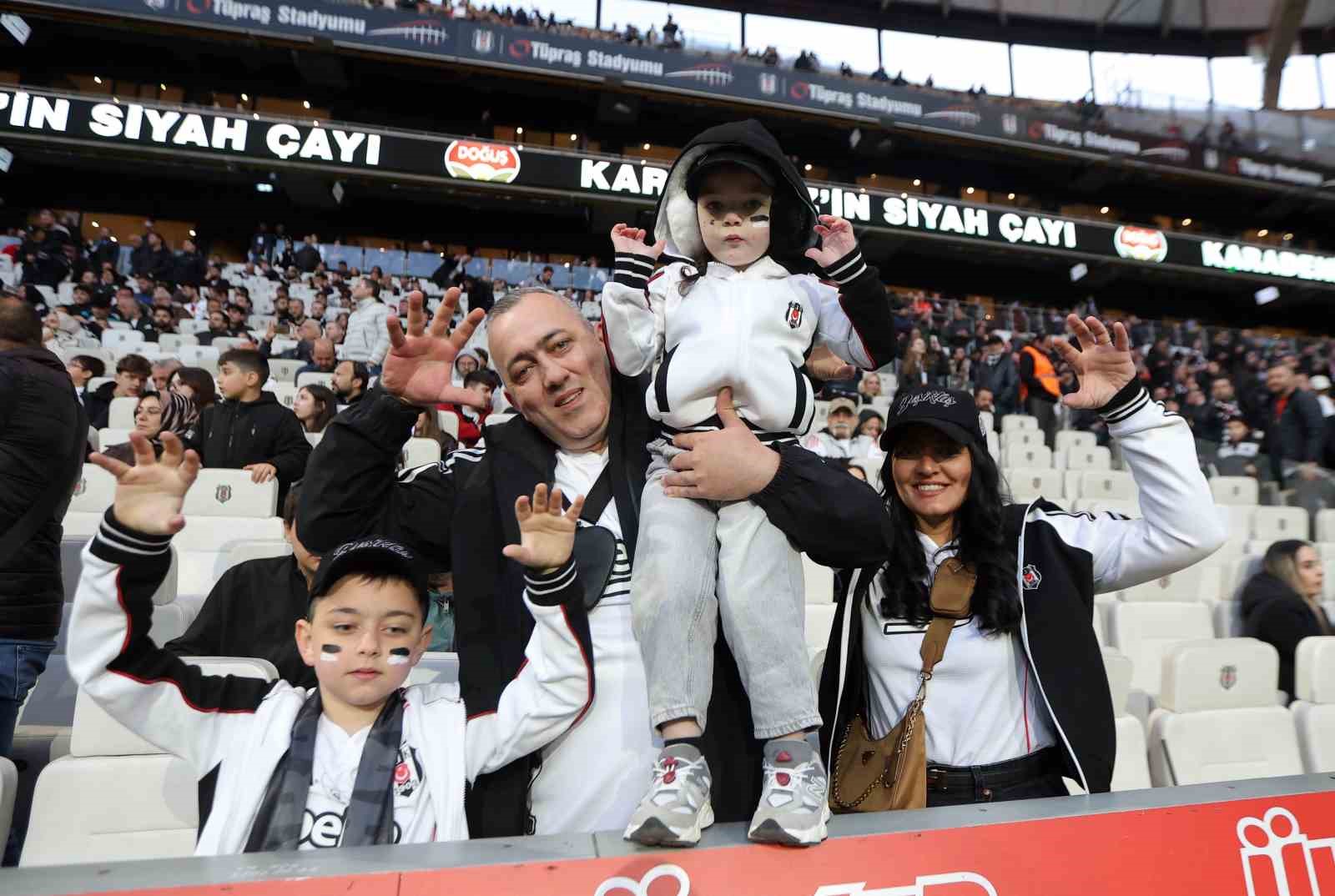 Trendyol Süper Lig: Beşiktaş: 0 - Fatih Karagümrük: 0 (Maç devam ediyor)
