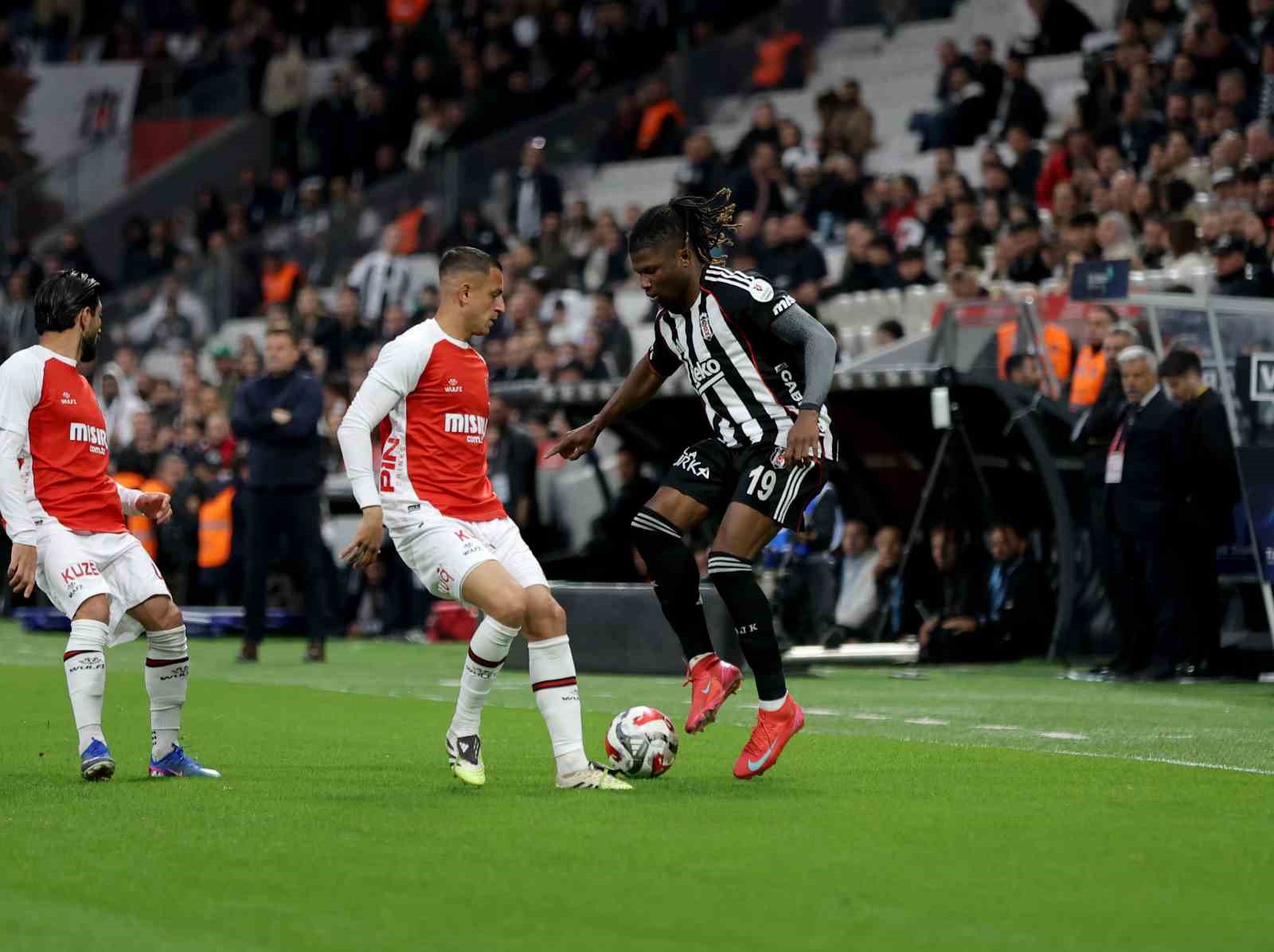 Trendyol Süper Lig: Beşiktaş: 0 - Fatih Karagümrük: 0 (Maç devam ediyor)
