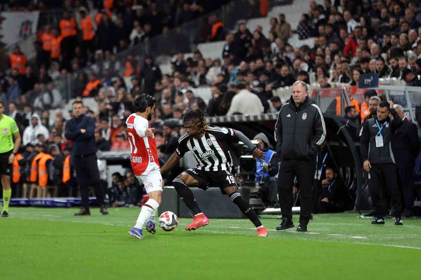 Trendyol Süper Lig: Beşiktaş: 0 - Fatih Karagümrük: 0 (Maç devam ediyor)
