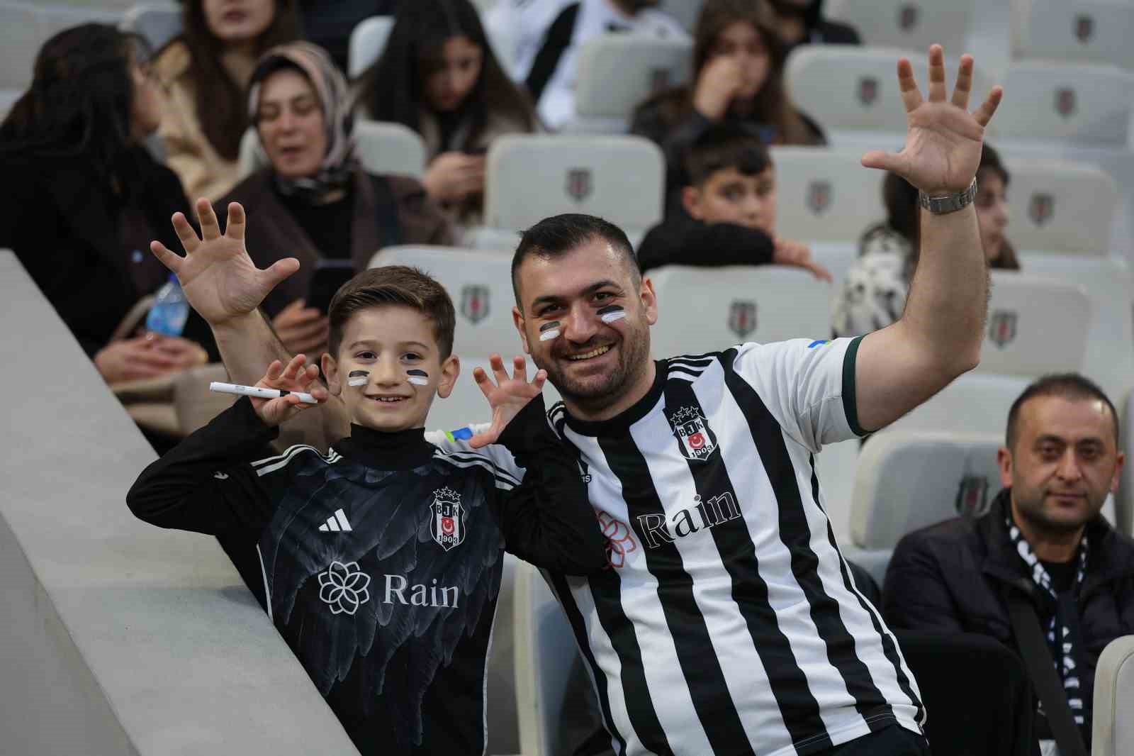 Trendyol Süper Lig: Beşiktaş: 0 - Fatih Karagümrük: 0 (Maç devam ediyor)
