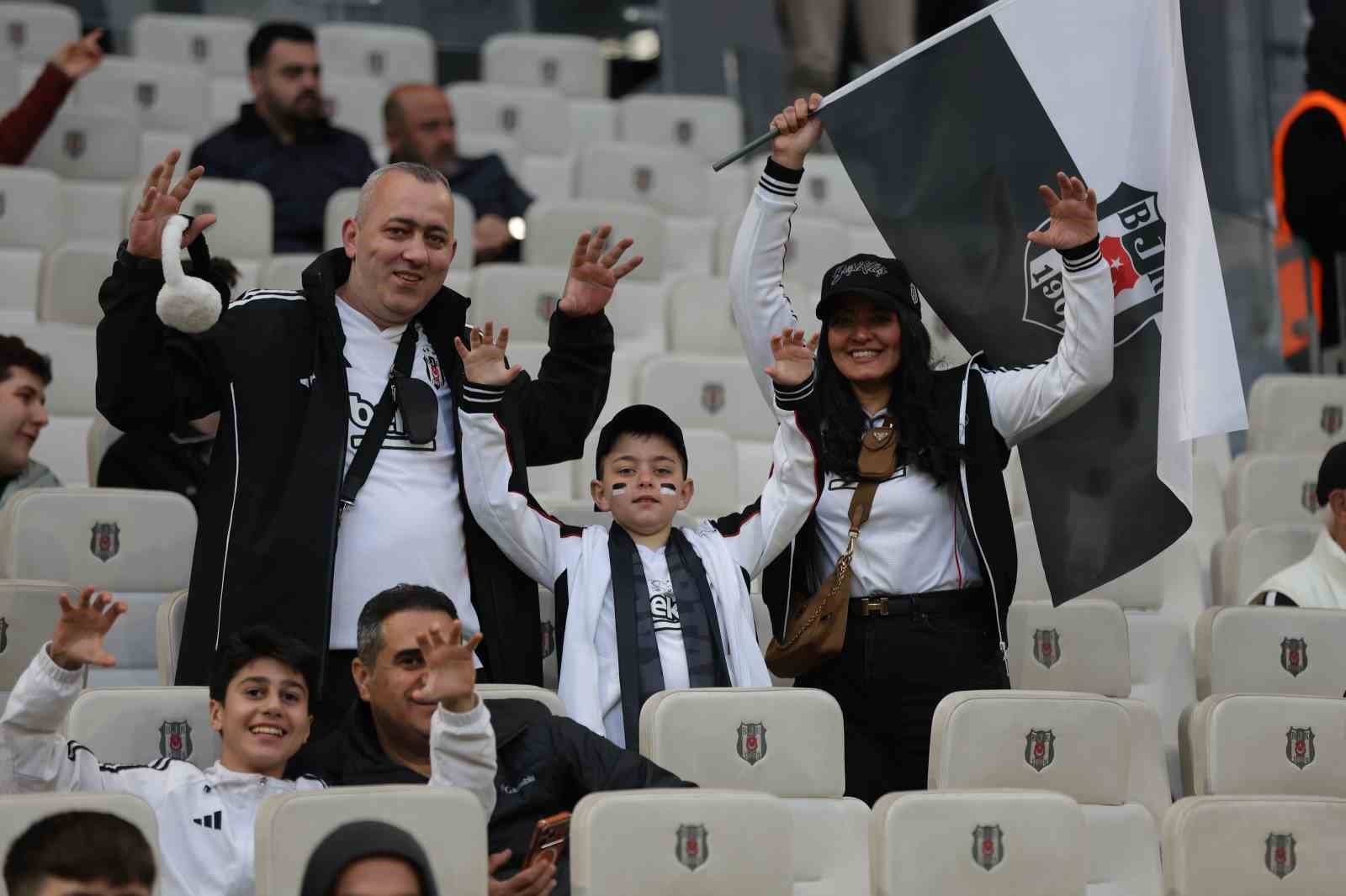 Trendyol Süper Lig: Beşiktaş: 0 - Fatih Karagümrük: 0 (Maç devam ediyor)
