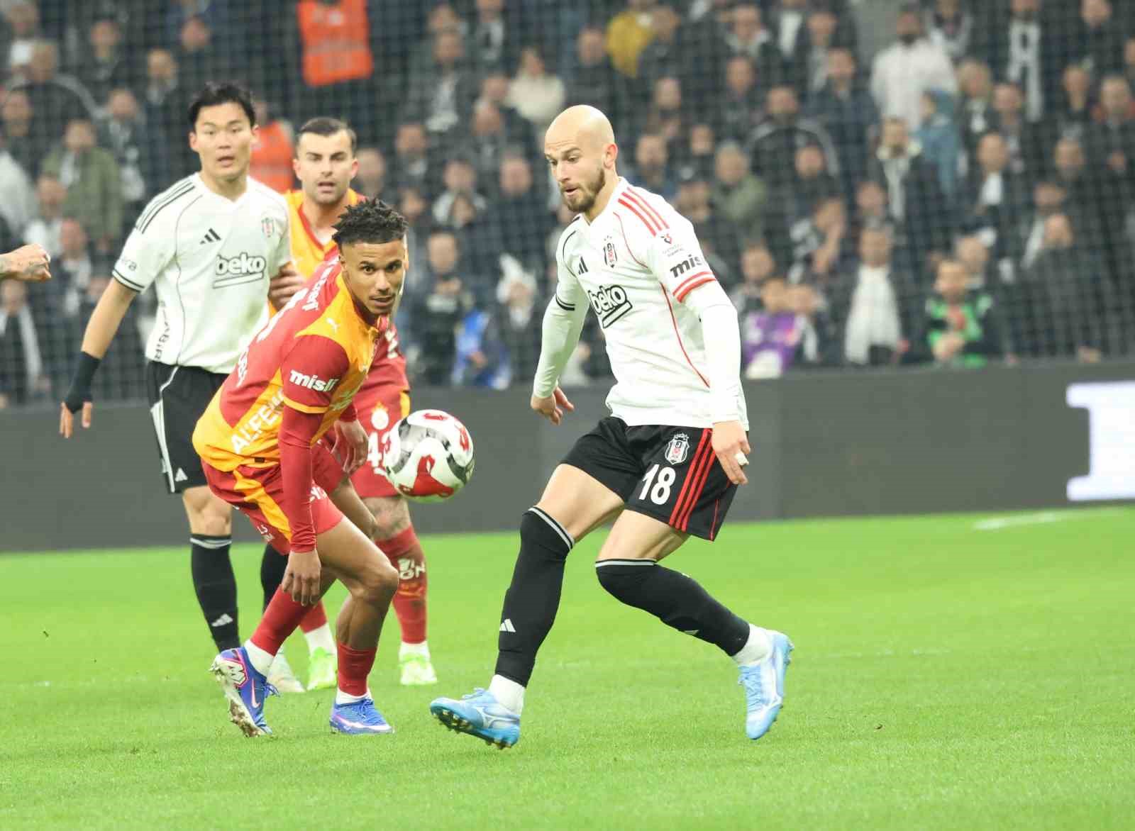 Trendyol Süper Lig: Beşiktaş: 0 - Galatasaray: 0 (Maç devam ediyor)

