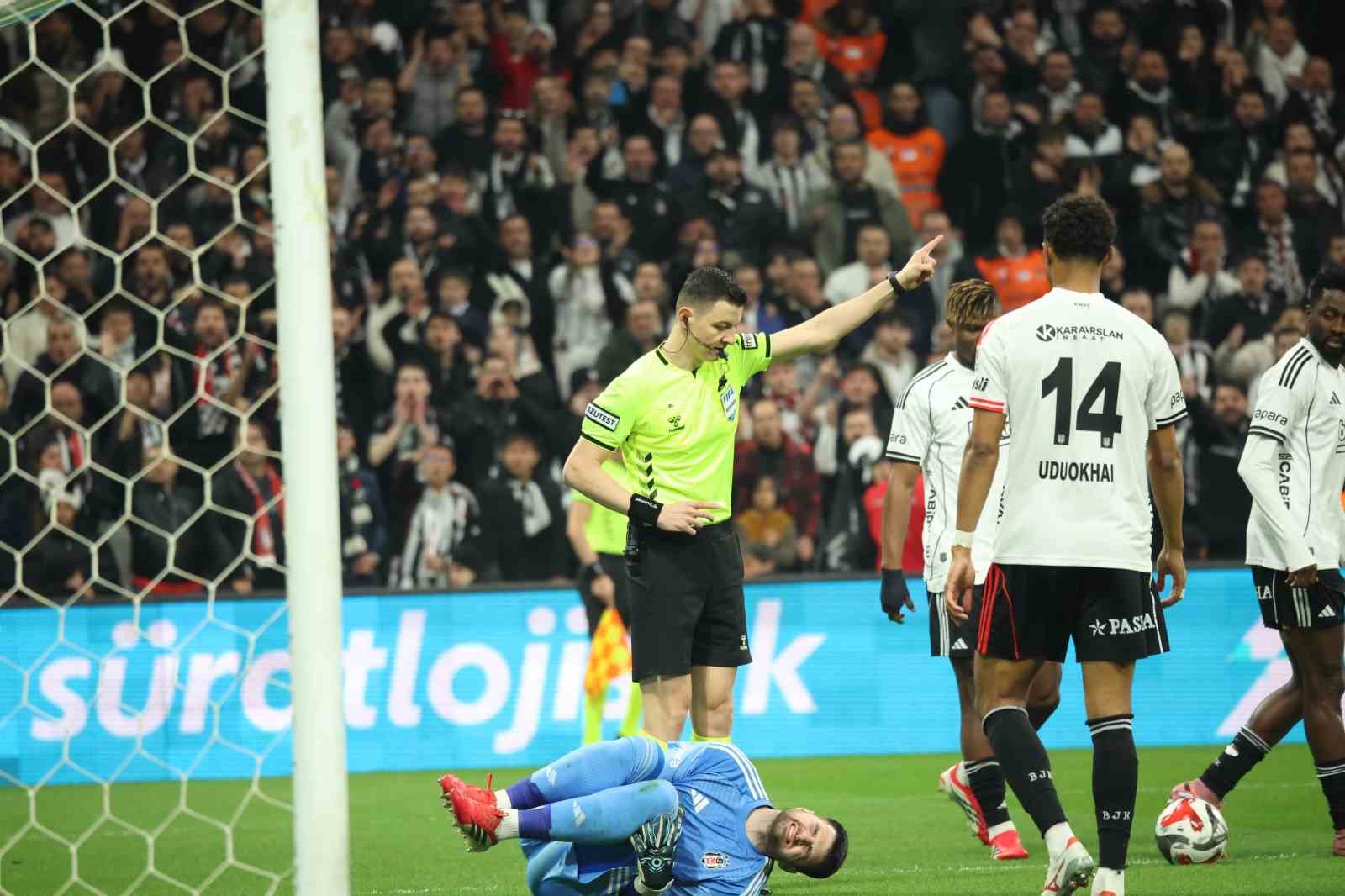 Trendyol Süper Lig: Beşiktaş: 0 - Galatasaray: 0 (Maç devam ediyor)
