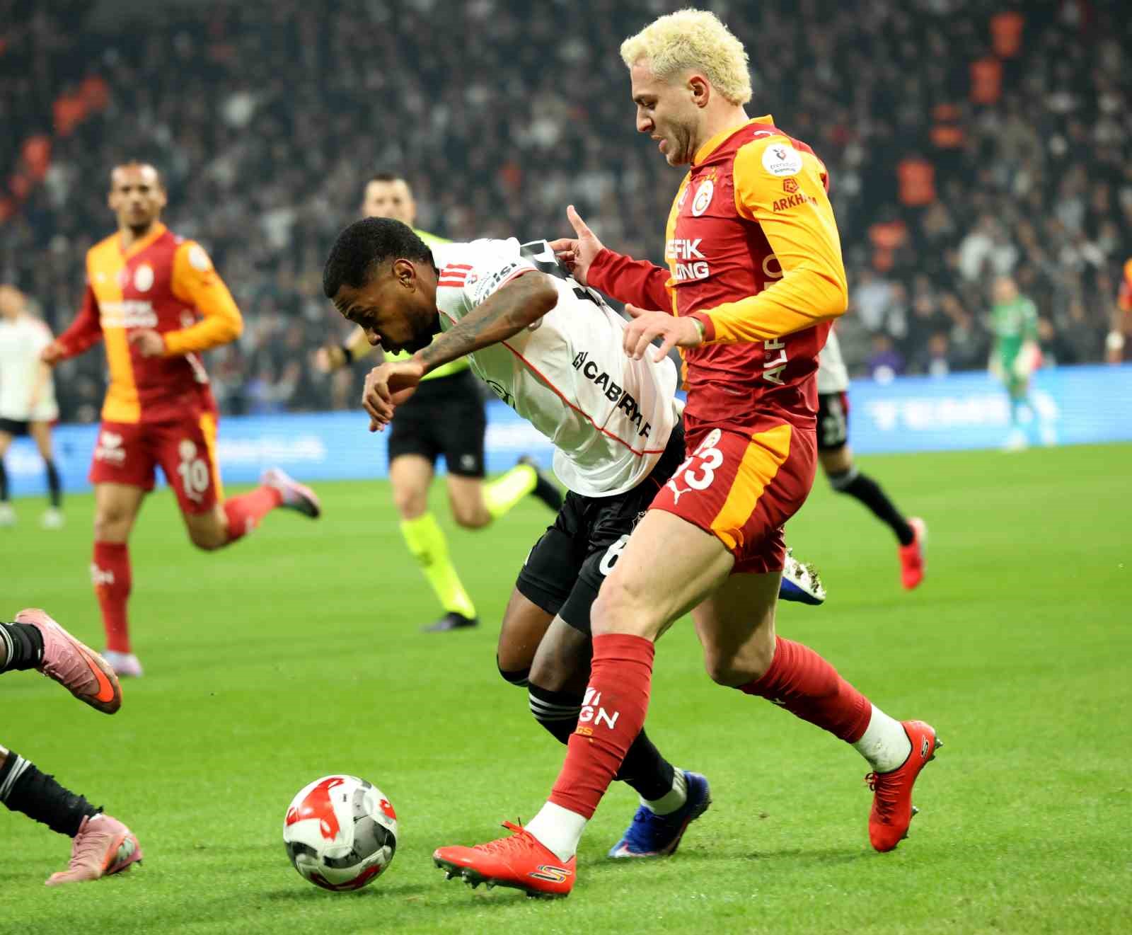 Trendyol Süper Lig: Beşiktaş: 0 - Galatasaray: 1 (İlk yarı)
Trendyol Süper Lig: Beşiktaş: 0 - Galatasaray: 1 (İlk yarı)
