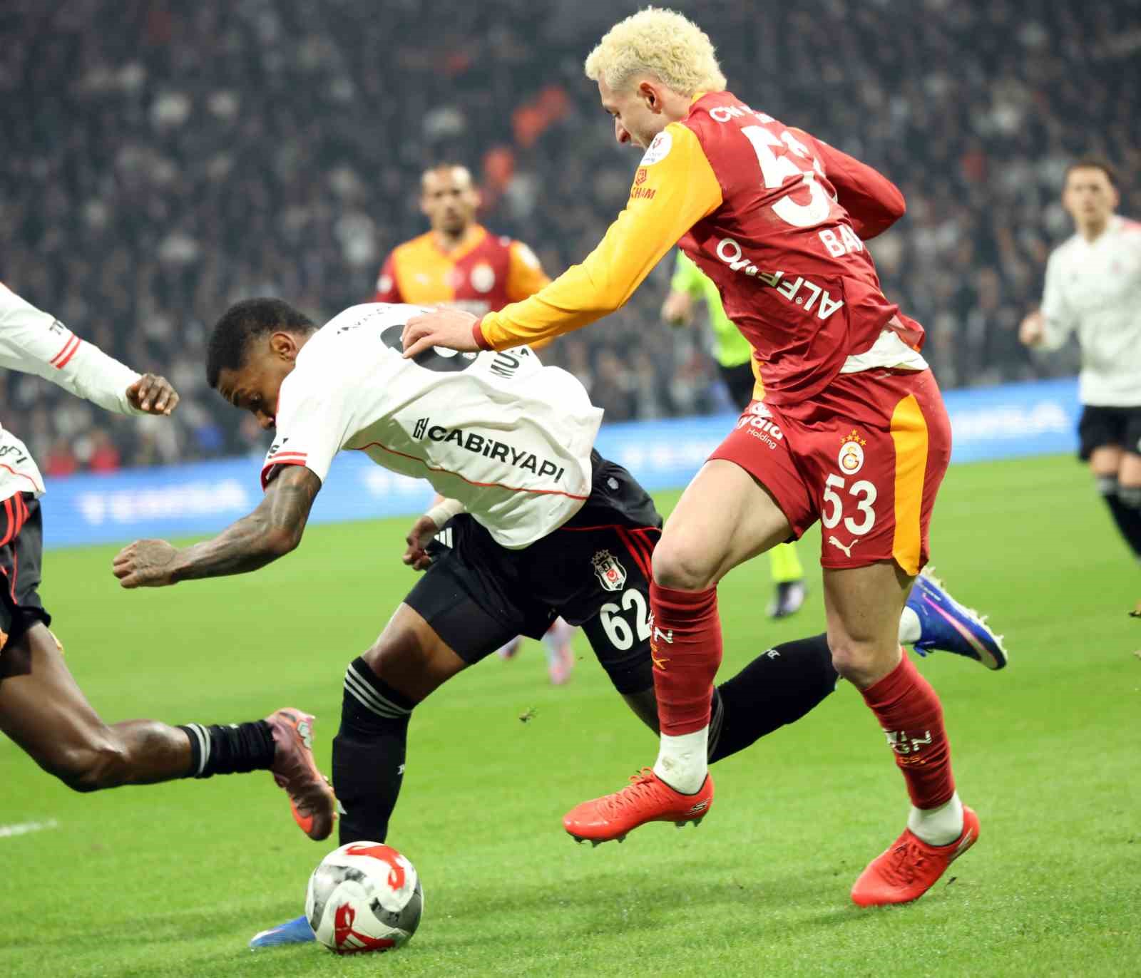 Trendyol Süper Lig: Beşiktaş: 0 - Galatasaray: 1 (İlk yarı)
Trendyol Süper Lig: Beşiktaş: 0 - Galatasaray: 1 (İlk yarı)