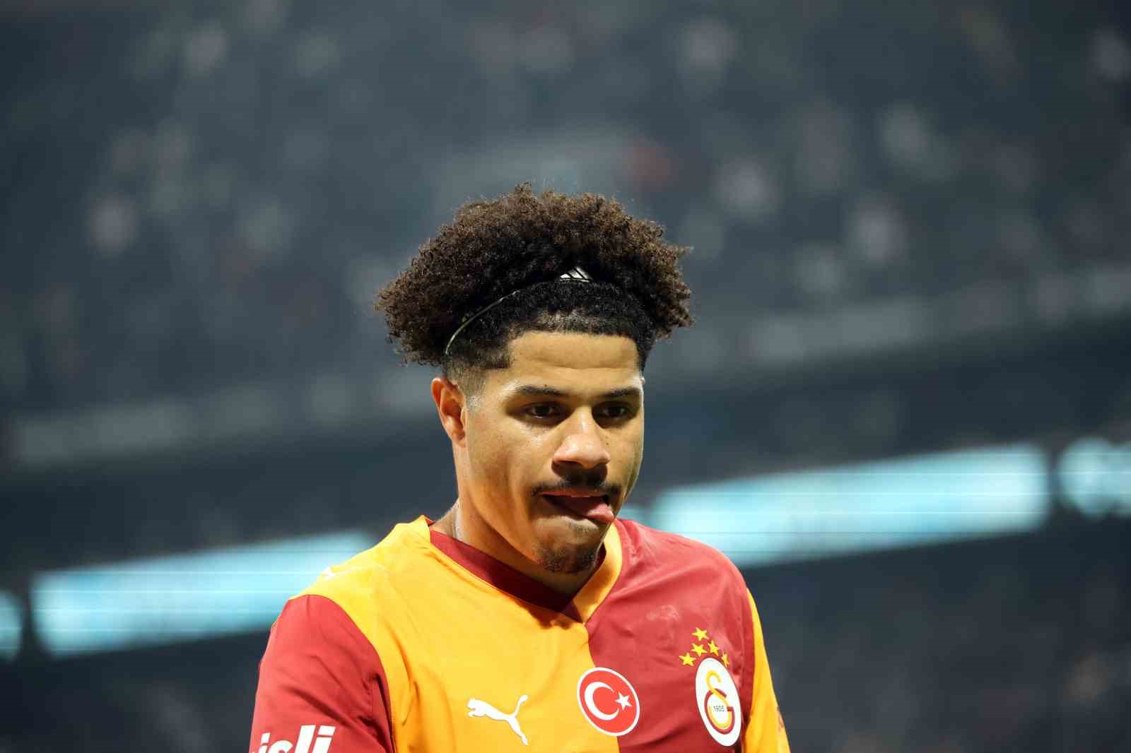 Trendyol Süper Lig: Beşiktaş: 0 - Galatasaray: 1 (İlk yarı)
Trendyol Süper Lig: Beşiktaş: 0 - Galatasaray: 1 (İlk yarı)