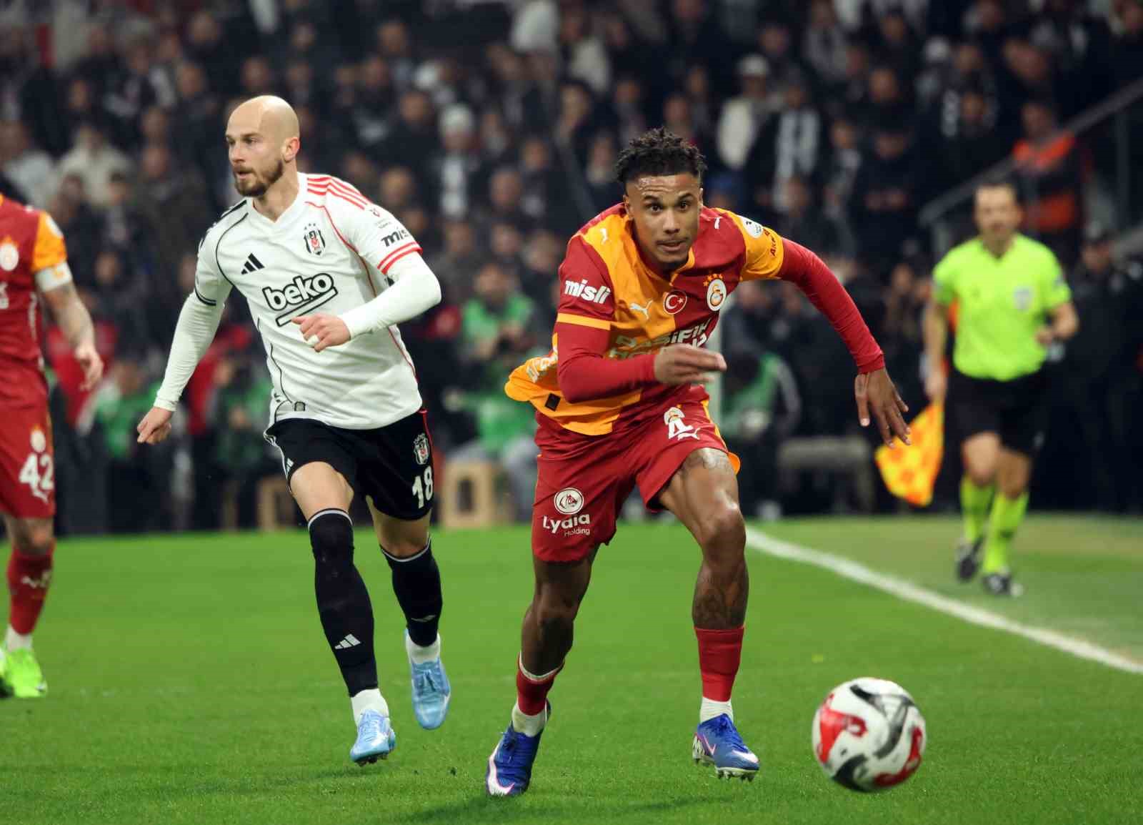 Trendyol Süper Lig: Beşiktaş: 0 - Galatasaray: 1 (İlk yarı)
Trendyol Süper Lig: Beşiktaş: 0 - Galatasaray: 1 (İlk yarı)