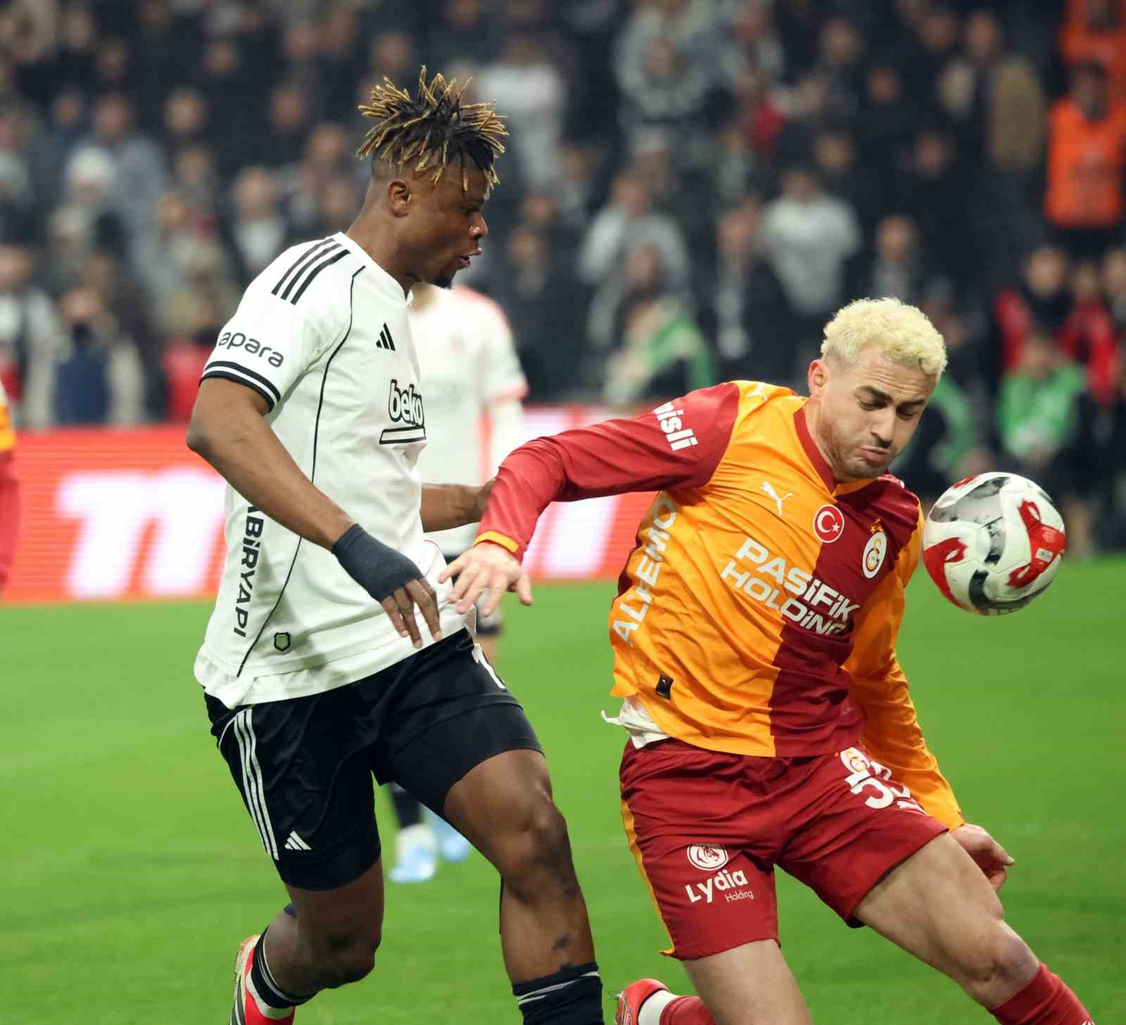 Trendyol Süper Lig: Beşiktaş: 0 - Galatasaray: 1 (İlk yarı)
Trendyol Süper Lig: Beşiktaş: 0 - Galatasaray: 1 (İlk yarı)