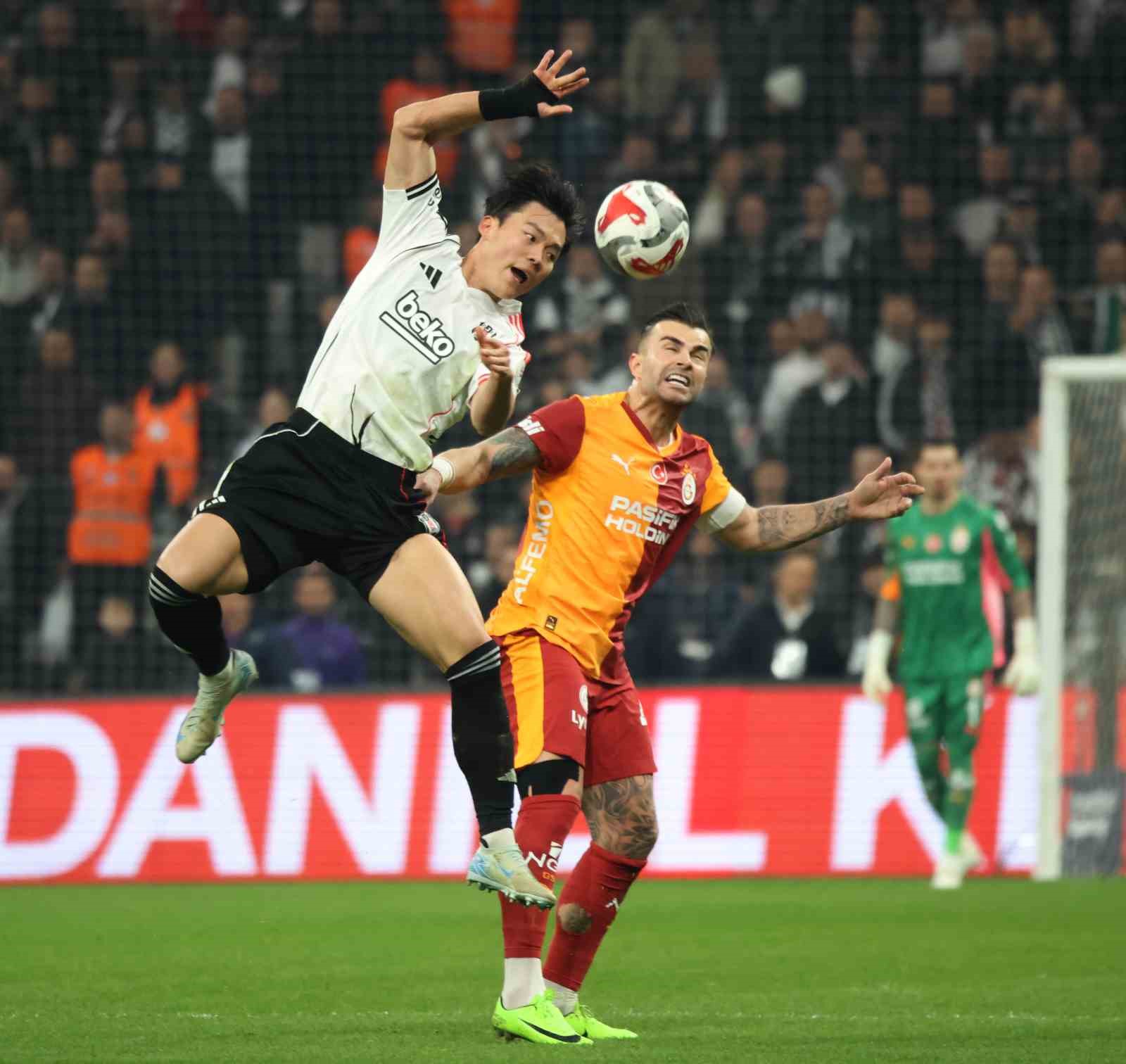 Trendyol Süper Lig: Beşiktaş: 0 - Galatasaray: 1 (İlk yarı)
Trendyol Süper Lig: Beşiktaş: 0 - Galatasaray: 1 (İlk yarı)