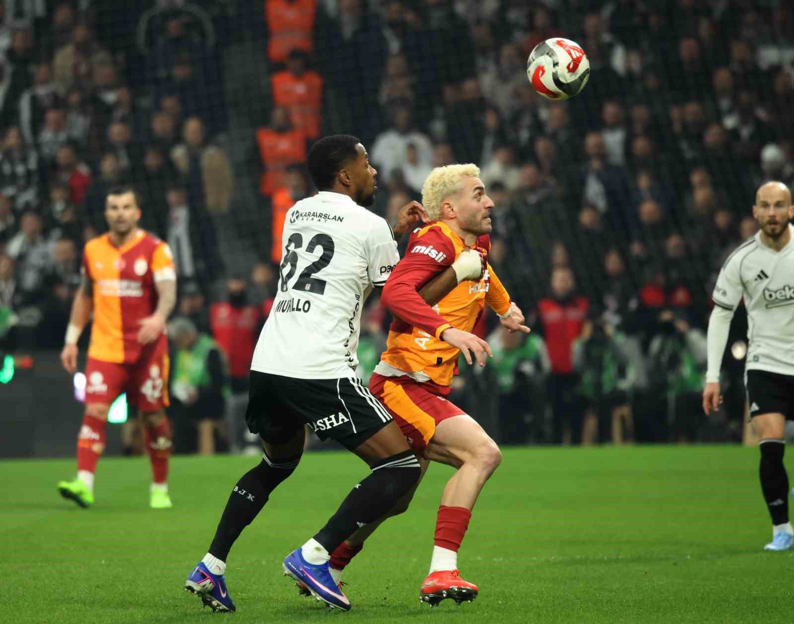 Trendyol Süper Lig: Beşiktaş: 0 - Galatasaray: 1 (İlk yarı)
Trendyol Süper Lig: Beşiktaş: 0 - Galatasaray: 1 (İlk yarı)