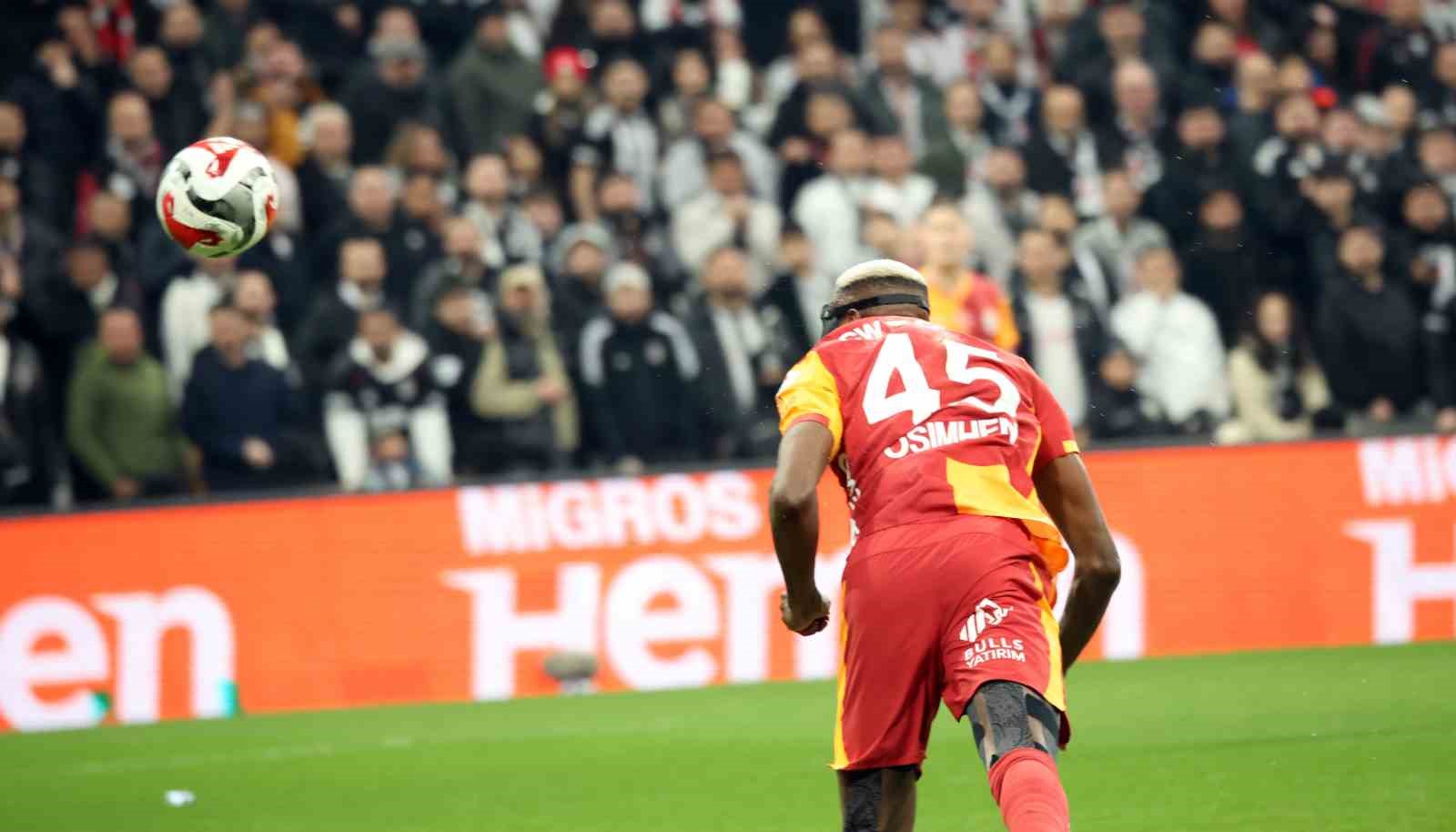 Trendyol Süper Lig: Beşiktaş: 0 - Galatasaray: 1 (İlk yarı)
Trendyol Süper Lig: Beşiktaş: 0 - Galatasaray: 1 (İlk yarı)