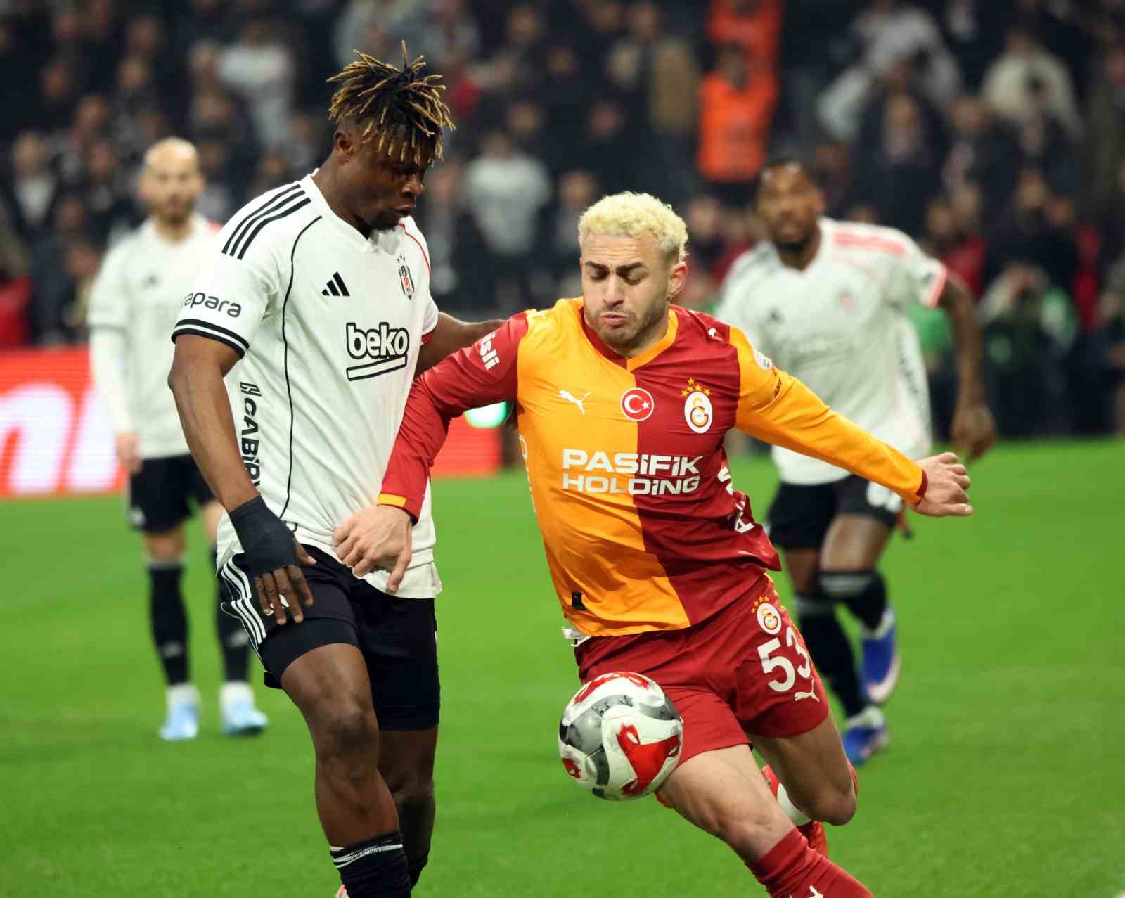 Trendyol Süper Lig: Beşiktaş: 0 - Galatasaray: 1 (İlk yarı)
Trendyol Süper Lig: Beşiktaş: 0 - Galatasaray: 1 (İlk yarı)
