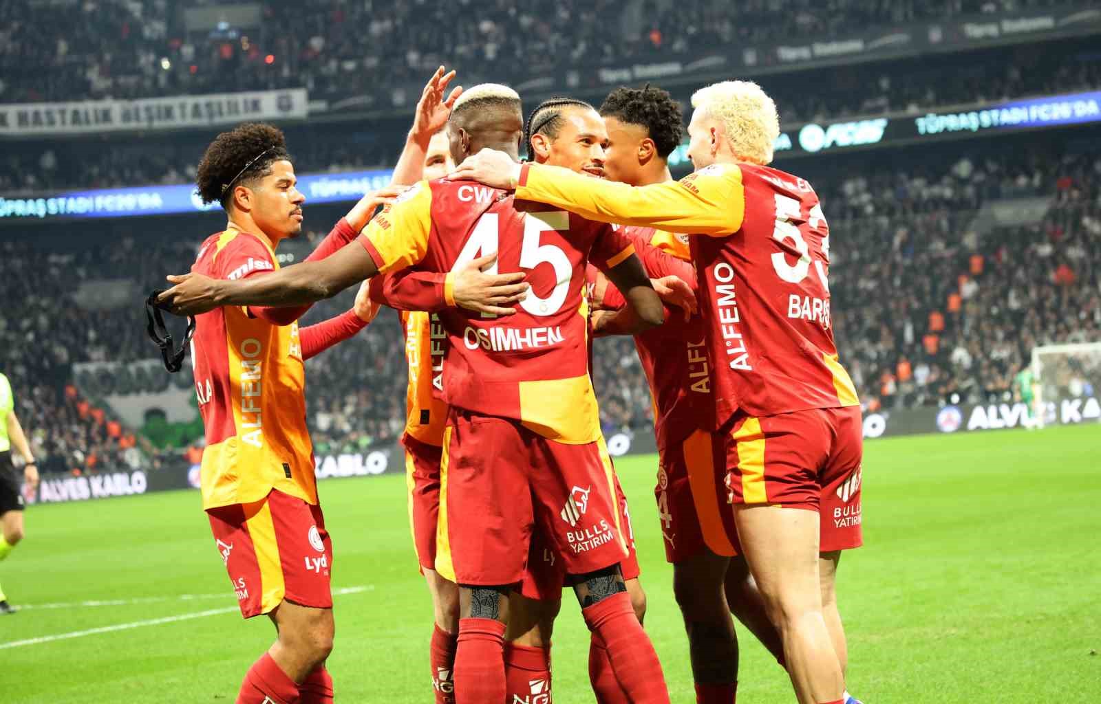 Trendyol Süper Lig: Beşiktaş: 0 - Galatasaray: 1 (İlk yarı)
Trendyol Süper Lig: Beşiktaş: 0 - Galatasaray: 1 (İlk yarı)