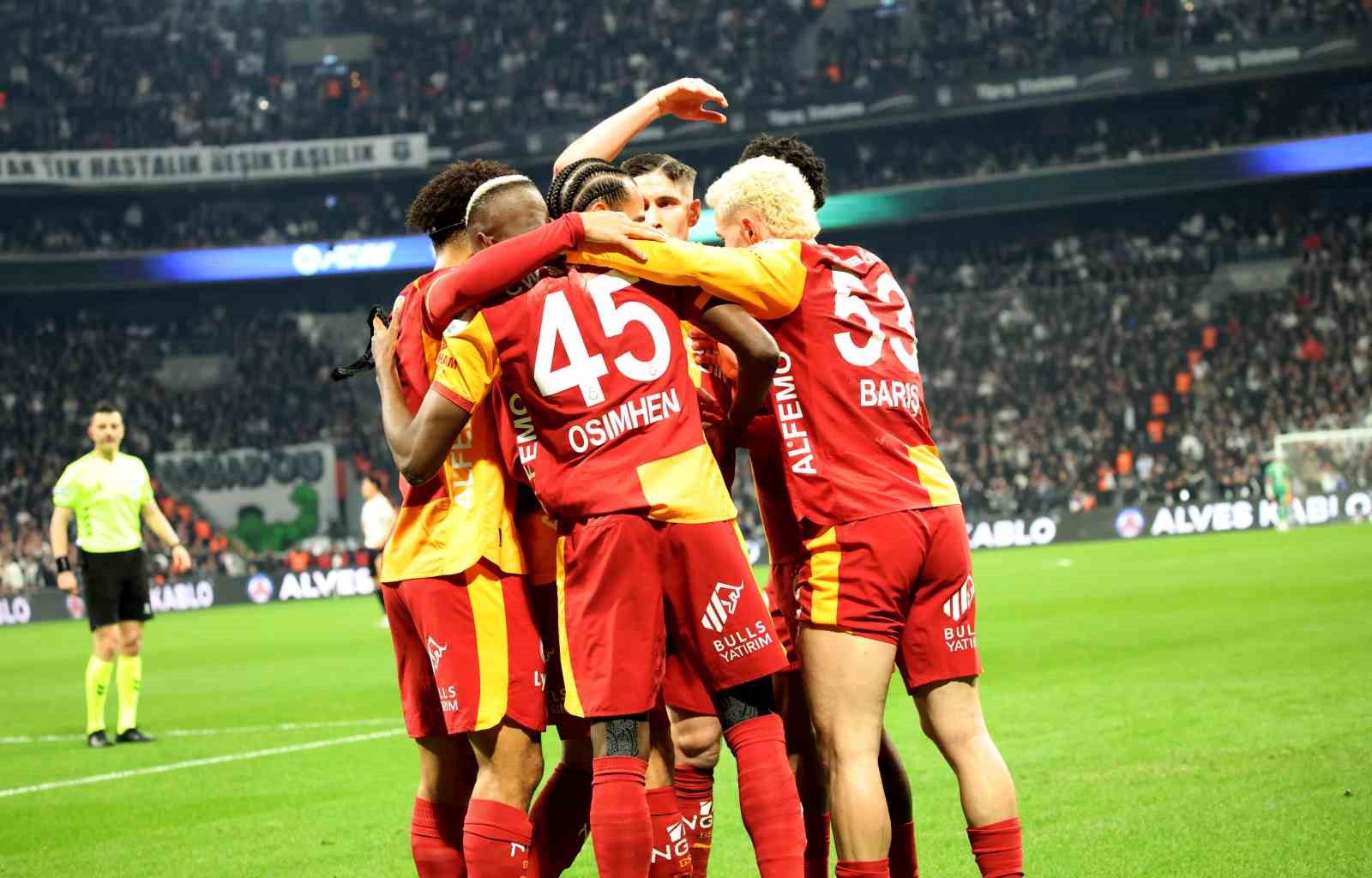 Trendyol Süper Lig: Beşiktaş: 0 - Galatasaray: 1 (İlk yarı)
Trendyol Süper Lig: Beşiktaş: 0 - Galatasaray: 1 (İlk yarı)