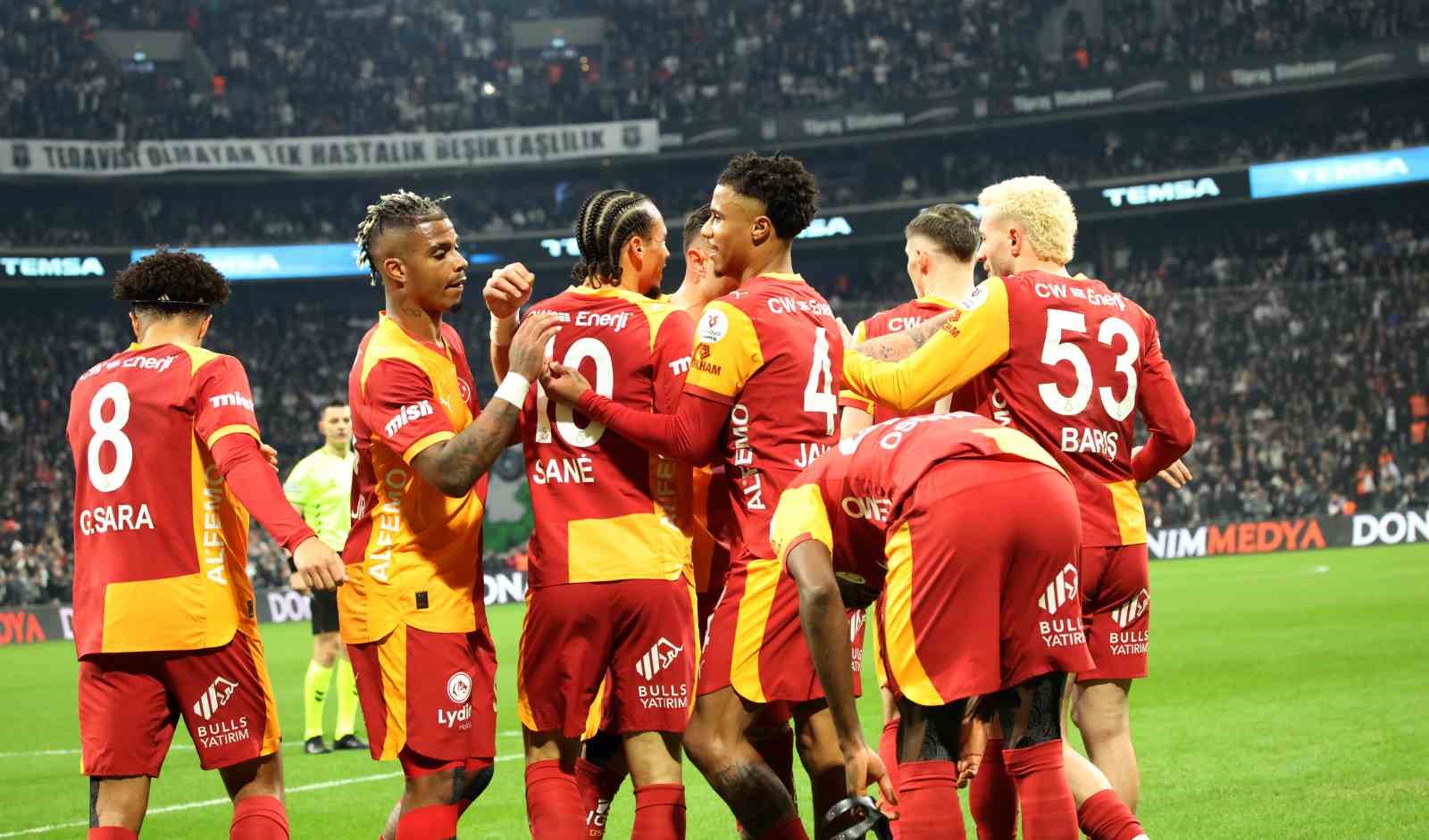 Trendyol Süper Lig: Beşiktaş: 0 - Galatasaray: 1 (İlk yarı)
Trendyol Süper Lig: Beşiktaş: 0 - Galatasaray: 1 (İlk yarı)
