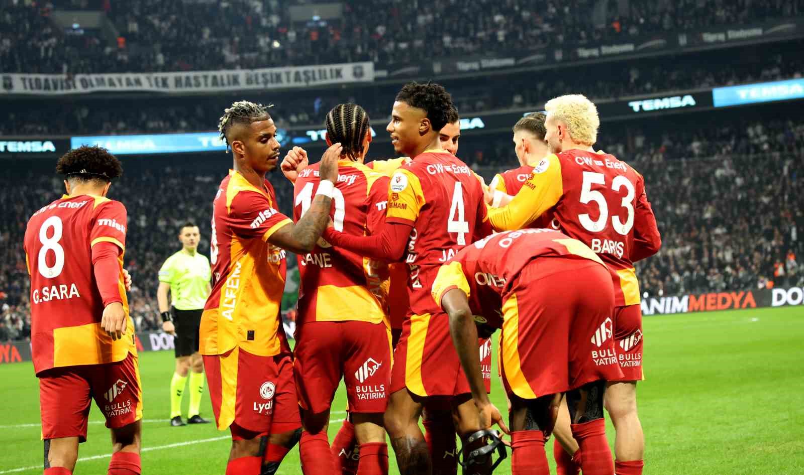 Trendyol Süper Lig: Beşiktaş: 0 - Galatasaray: 1 (İlk yarı)
Trendyol Süper Lig: Beşiktaş: 0 - Galatasaray: 1 (İlk yarı)