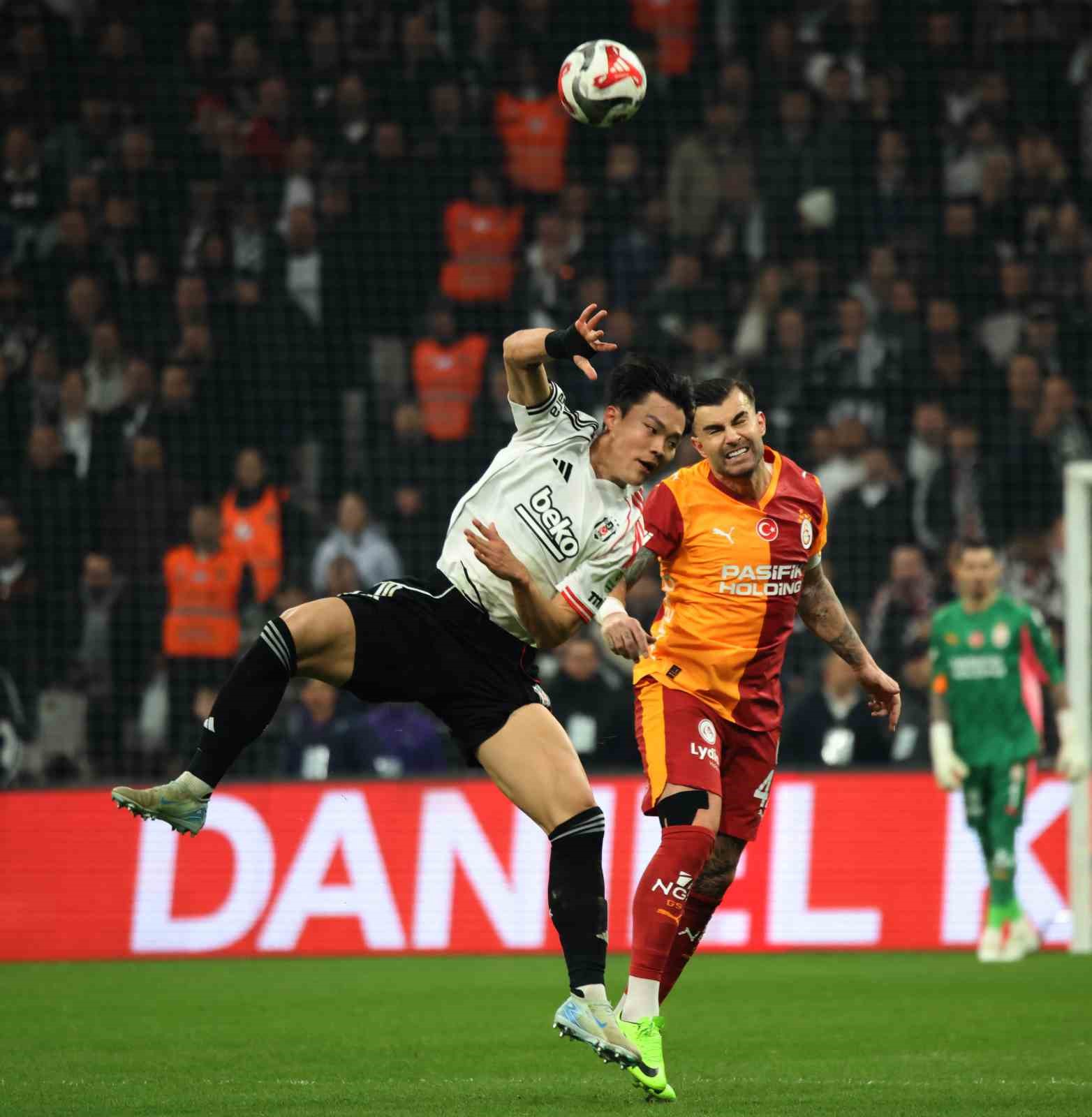 Trendyol Süper Lig: Beşiktaş: 0 - Galatasaray: 1 (İlk yarı)
Trendyol Süper Lig: Beşiktaş: 0 - Galatasaray: 1 (İlk yarı)