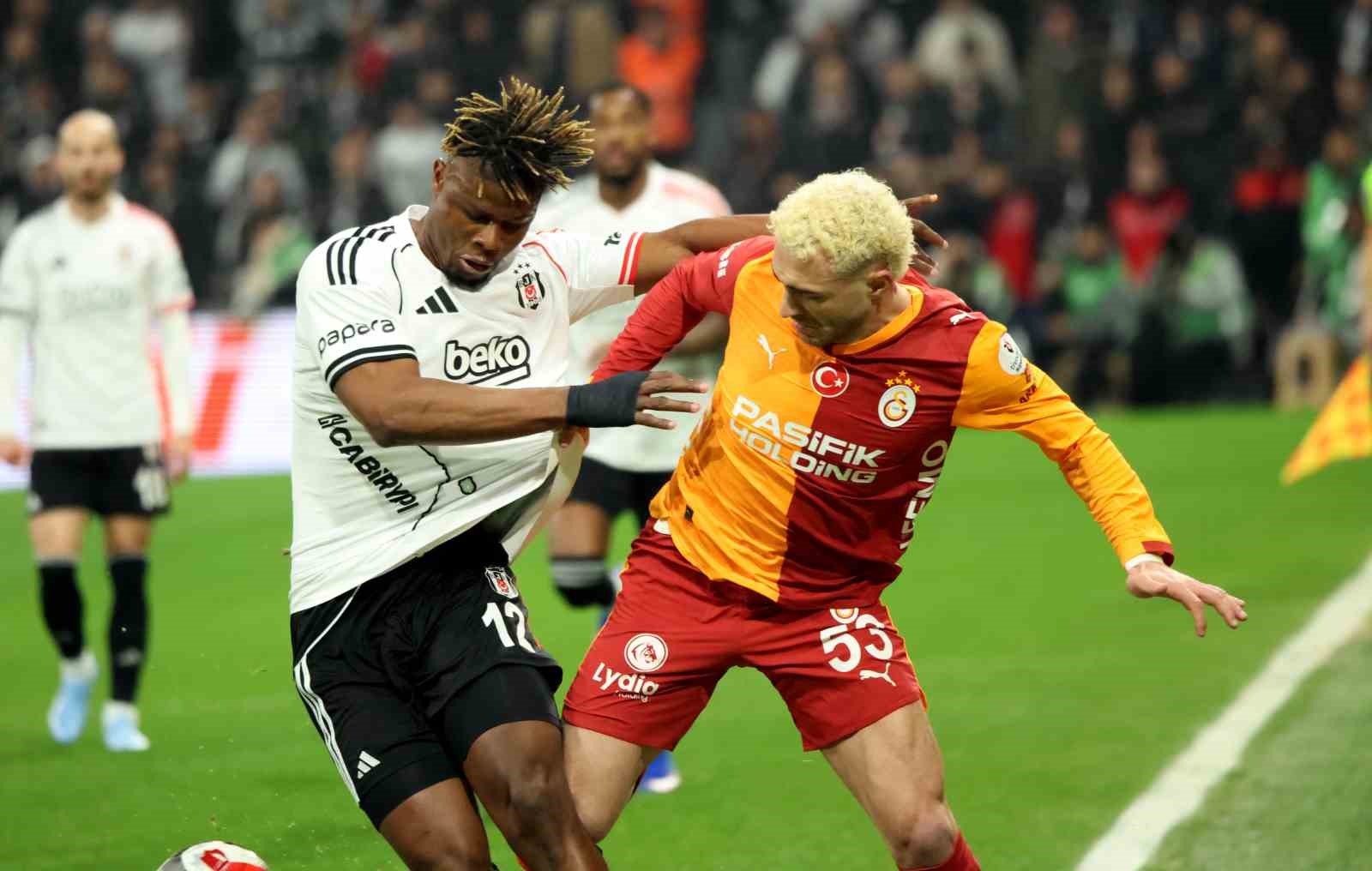 Trendyol Süper Lig: Beşiktaş: 0 - Galatasaray: 1 (İlk yarı)
Trendyol Süper Lig: Beşiktaş: 0 - Galatasaray: 1 (İlk yarı)