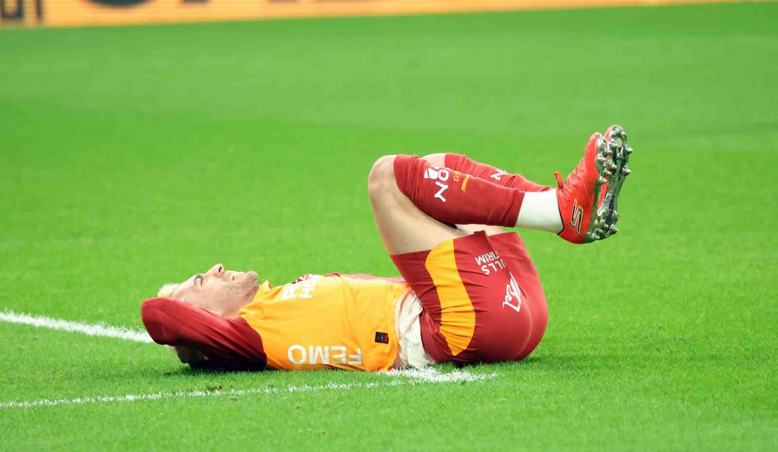 Trendyol Süper Lig: Beşiktaş: 0 - Galatasaray: 1 (İlk yarı)
Trendyol Süper Lig: Beşiktaş: 0 - Galatasaray: 1 (İlk yarı)