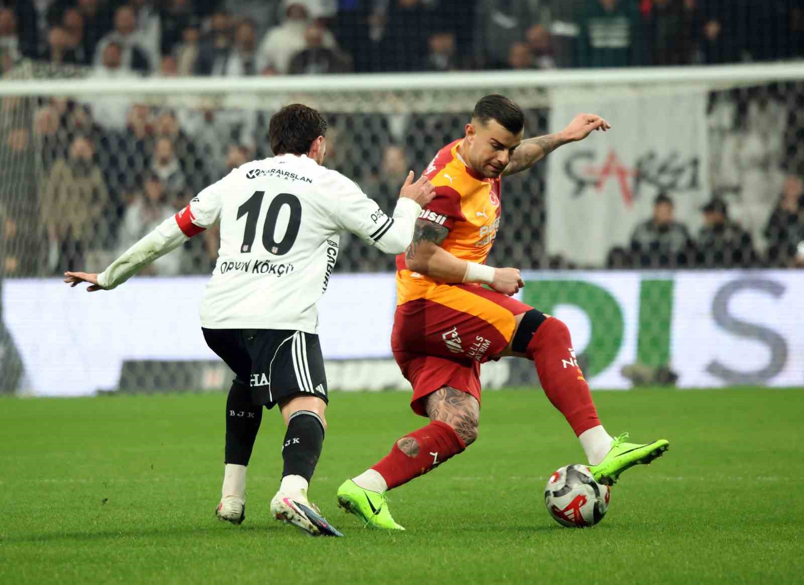 Trendyol Süper Lig: Beşiktaş: 0 - Galatasaray: 1 (İlk yarı)
Trendyol Süper Lig: Beşiktaş: 0 - Galatasaray: 1 (İlk yarı)