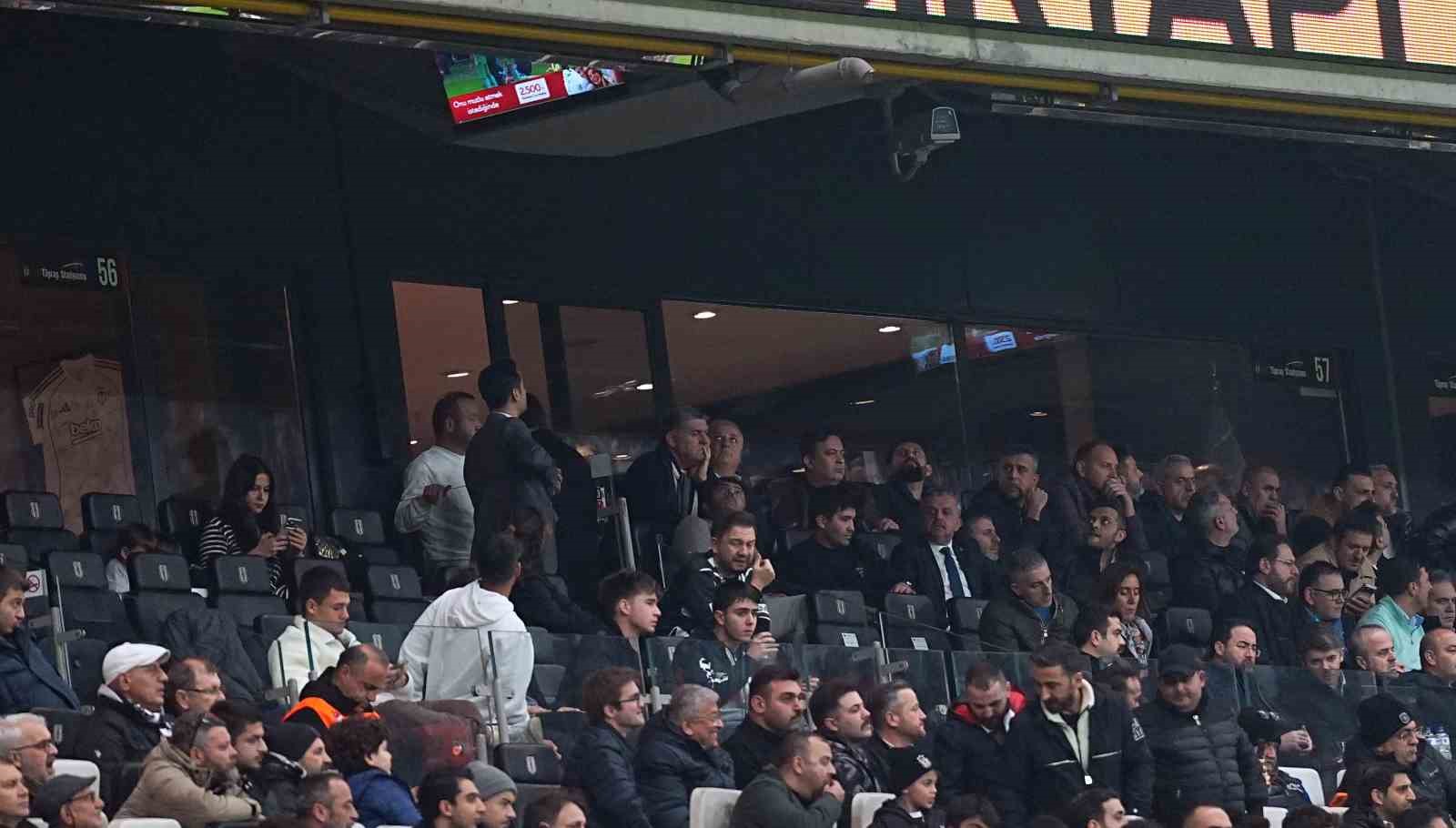 Trendyol Süper Lig: Beşiktaş: 1 - Corendon Alanyaspor: 2 (İlk yarı)
