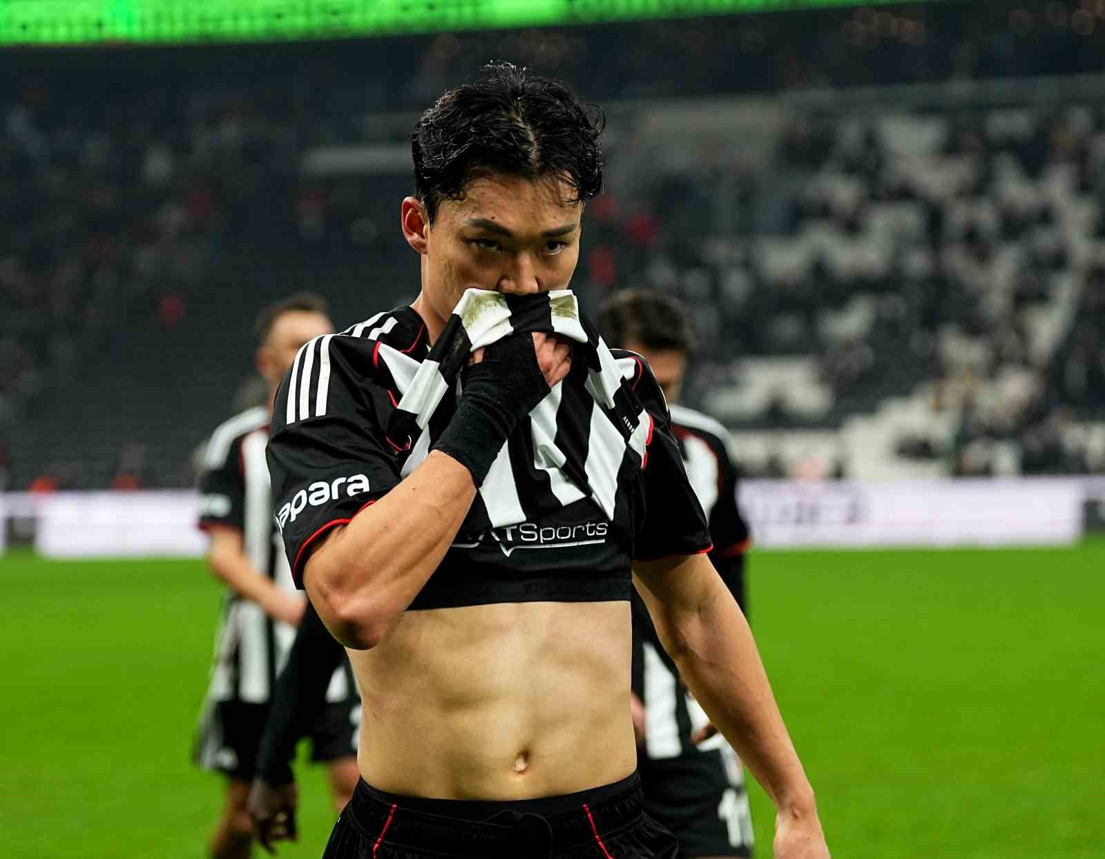 Trendyol Süper Lig: Beşiktaş: 1 - Corendon Alanyaspor: 2 (İlk yarı)
