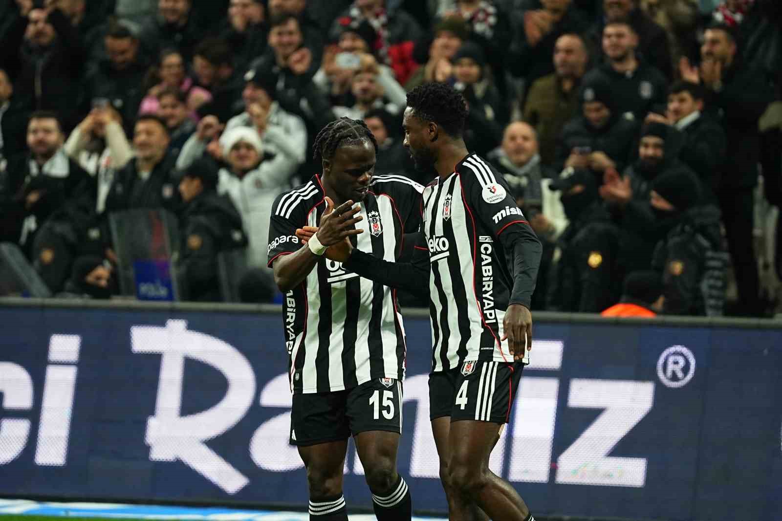 Trendyol Süper Lig: Beşiktaş: 1 - Göztepe: 0 (Maç devam ediyor)
