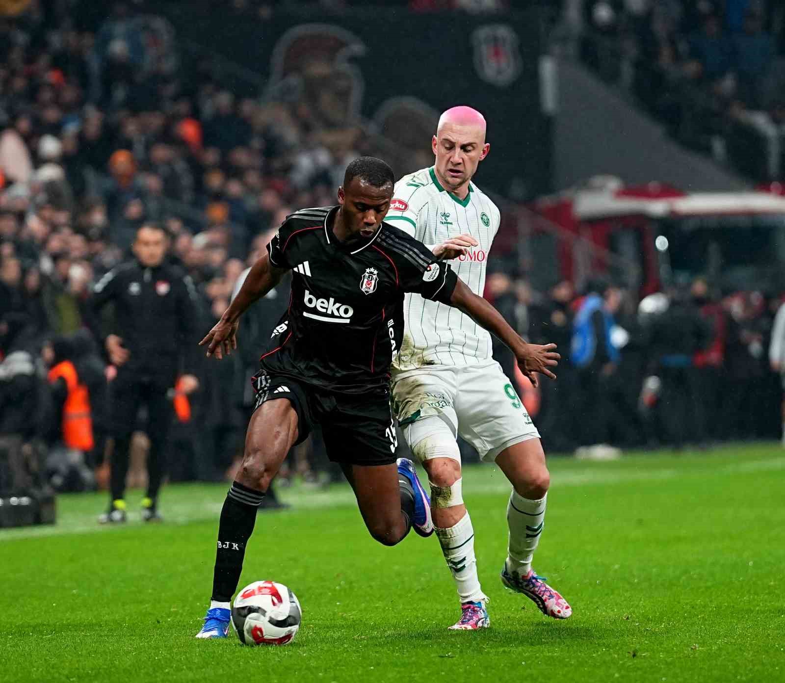 Trendyol Süper Lig: Beşiktaş: 1 - Konyaspor: 1 (İlk yarı)
