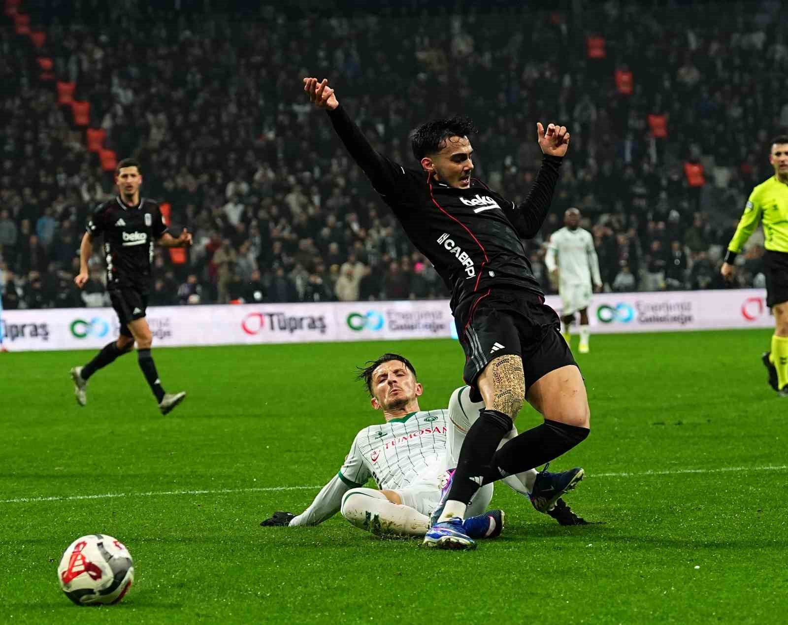 Trendyol Süper Lig: Beşiktaş: 1 - Konyaspor: 1 (İlk yarı)
