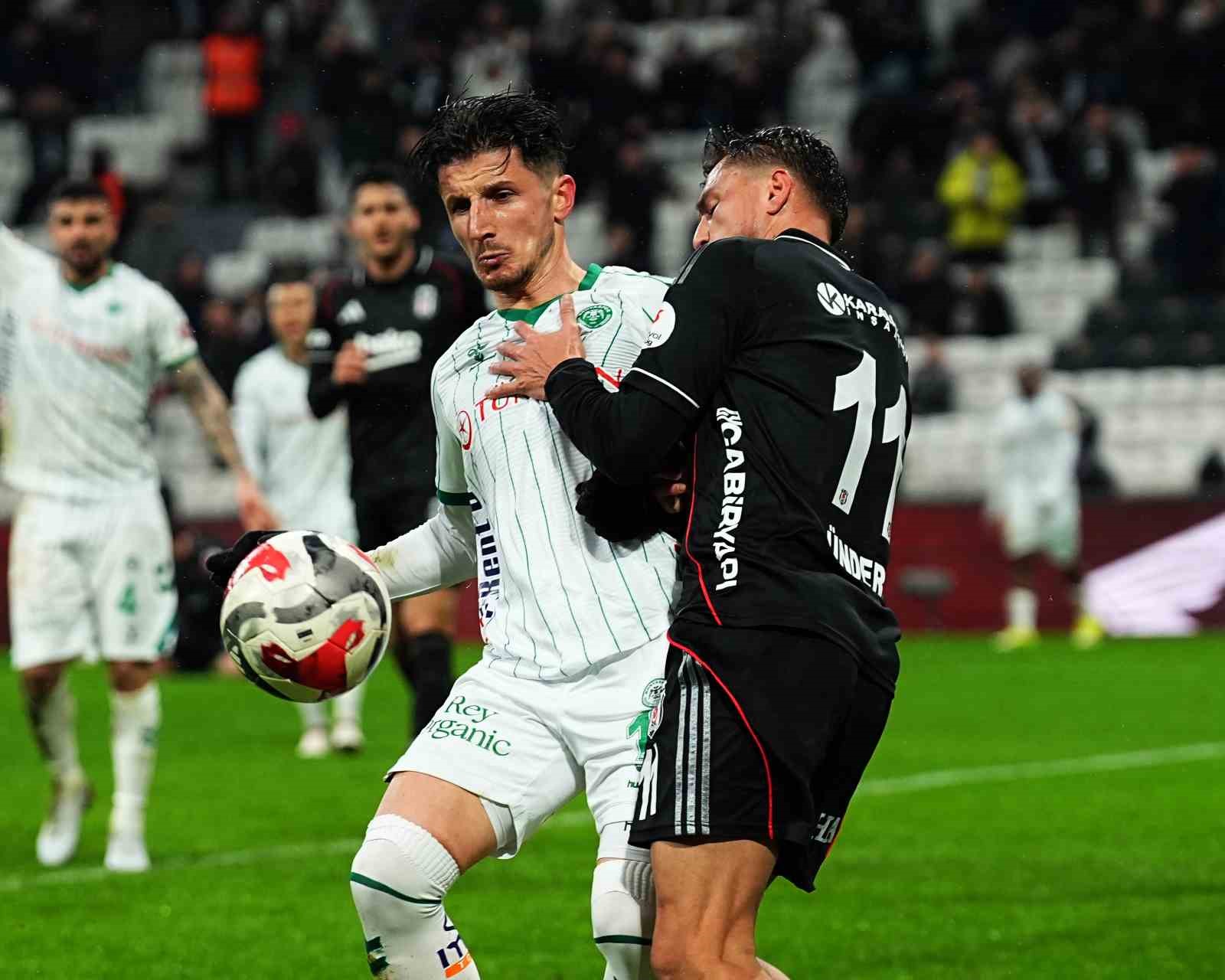 Trendyol Süper Lig: Beşiktaş: 1 - Konyaspor: 1 (İlk yarı)

