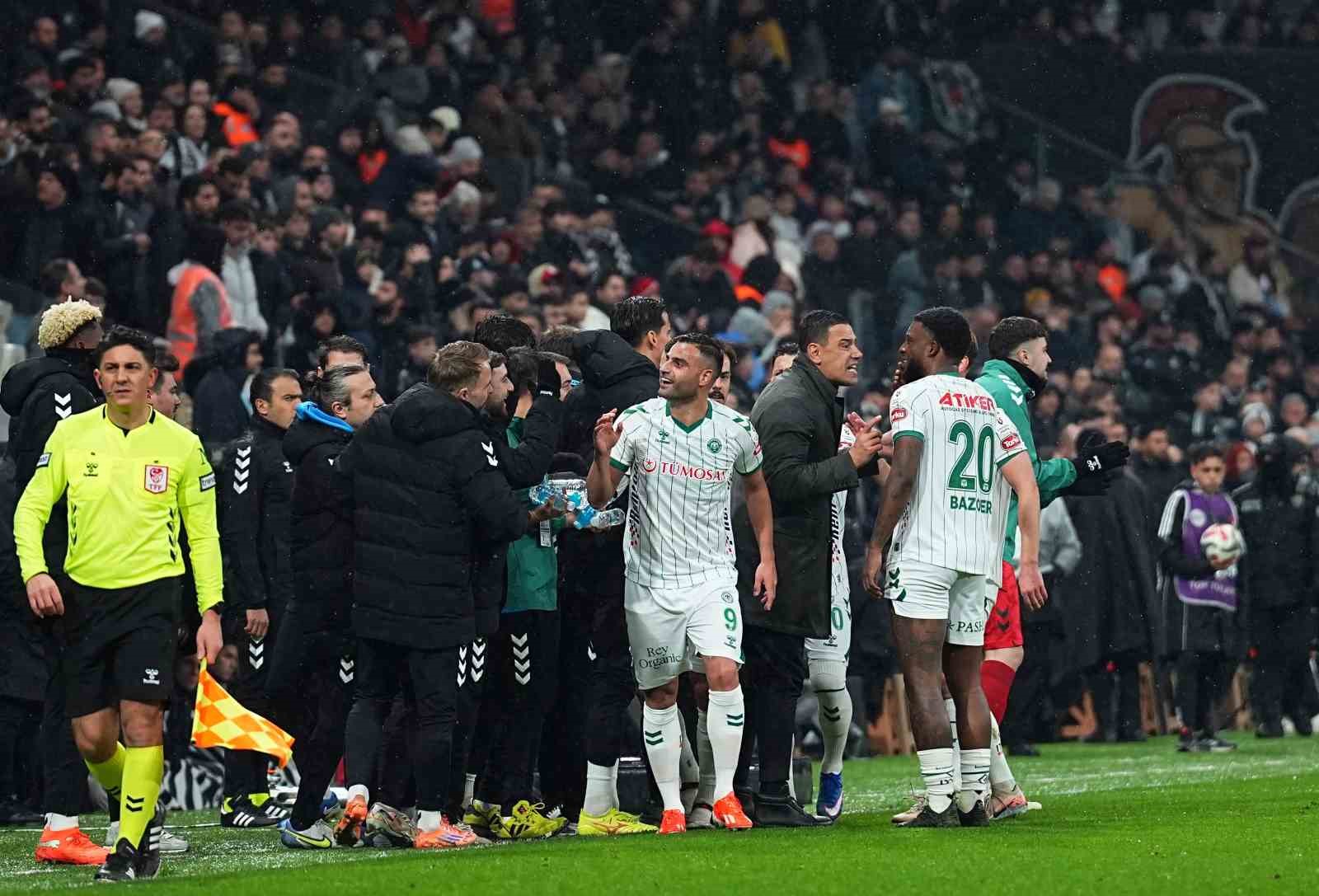 Trendyol Süper Lig: Beşiktaş: 1 - Konyaspor: 1 (İlk yarı)
