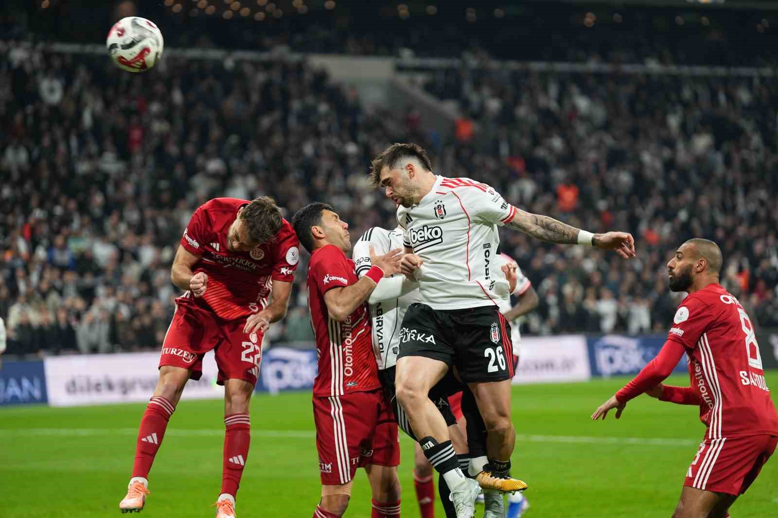 Trendyol Süper Lig: Beşiktaş: 2 - Antalyaspor: 0 (Maç devam ediyor)
