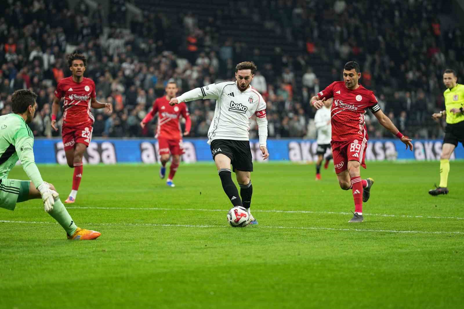 Trendyol Süper Lig: Beşiktaş: 2 - Antalyaspor: 0 (Maç devam ediyor)
